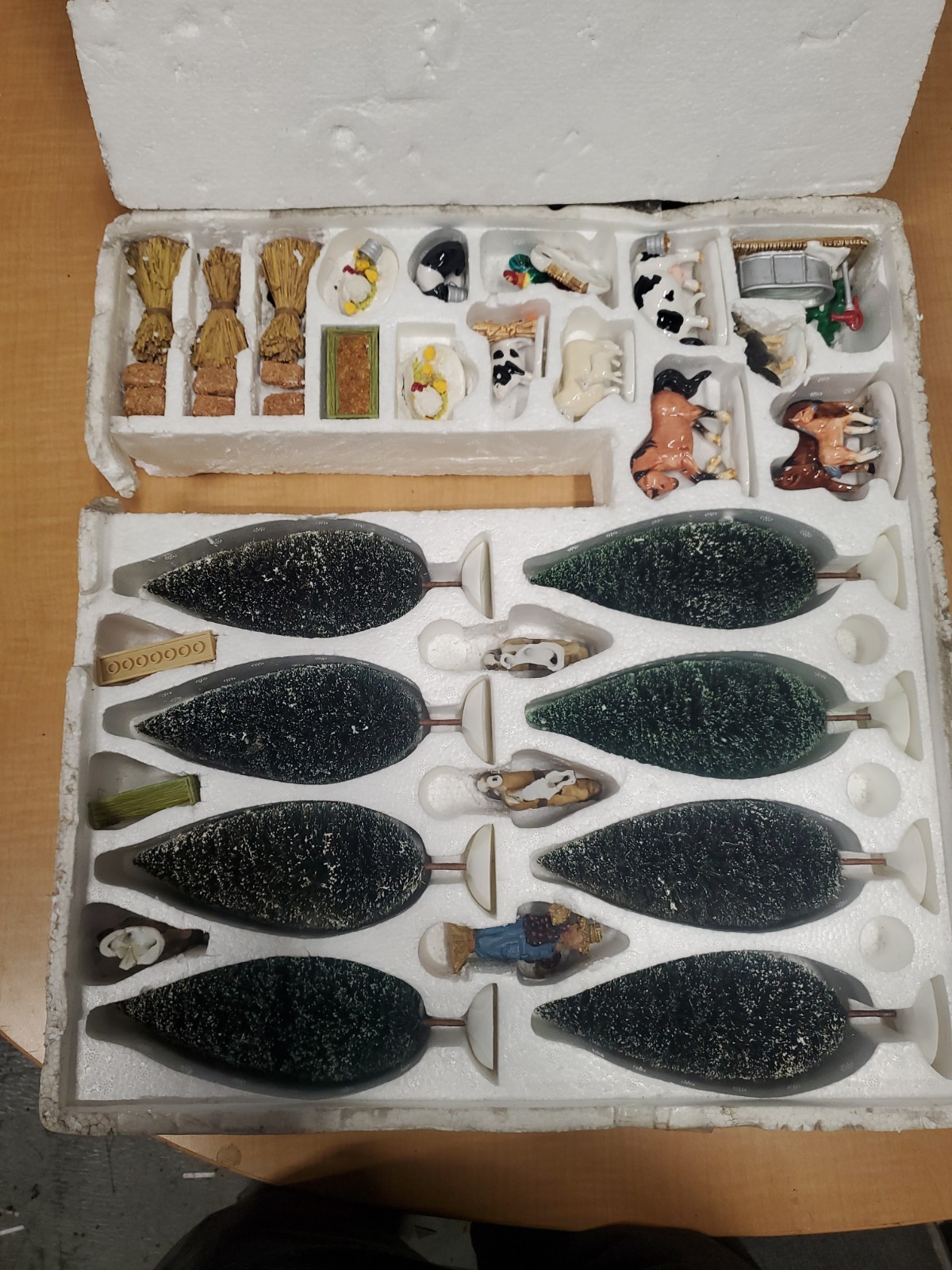 Dept 56 Snow Village - Farm Accessory Set (35 pcs) #54931 UNCOMPLETE 🐮🐷🐔