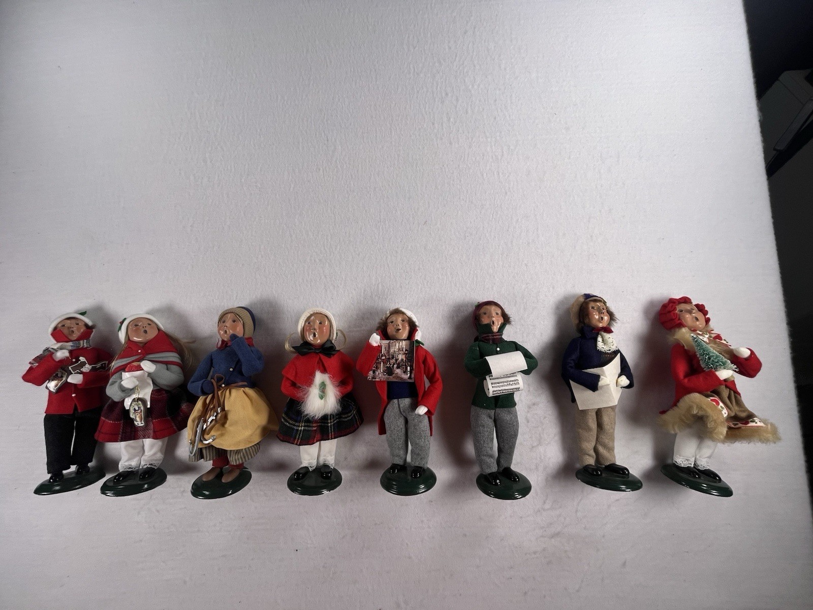 Byers Choice Carolers  9” Christmas Set Of 10 With 3 Tier Risers And Boxes RARE