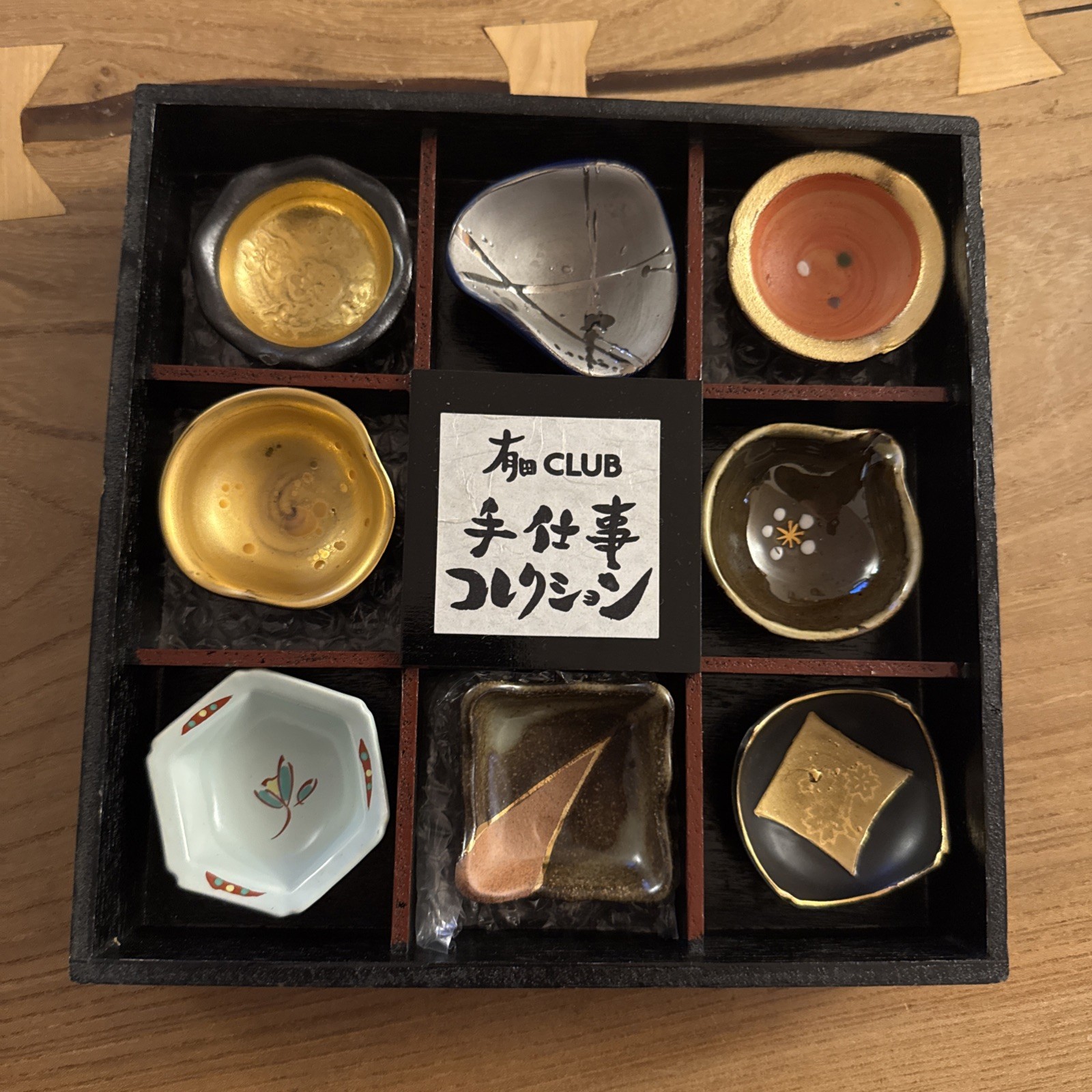 Set of eight Arita ware gold-plated  Set-hand Glazed Stoneware Set Japan made 