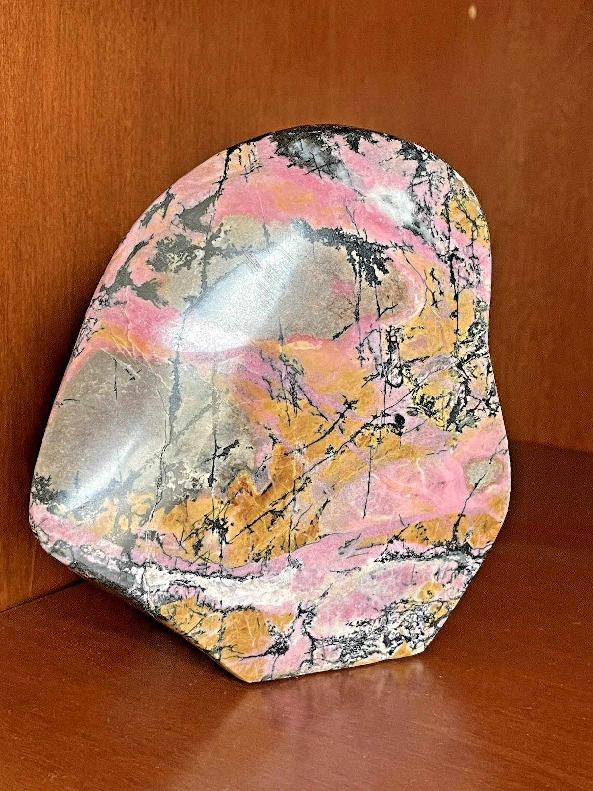 Hand Carved Polished Rhodonite, brilliant pink - 2164g - crystal sculpture