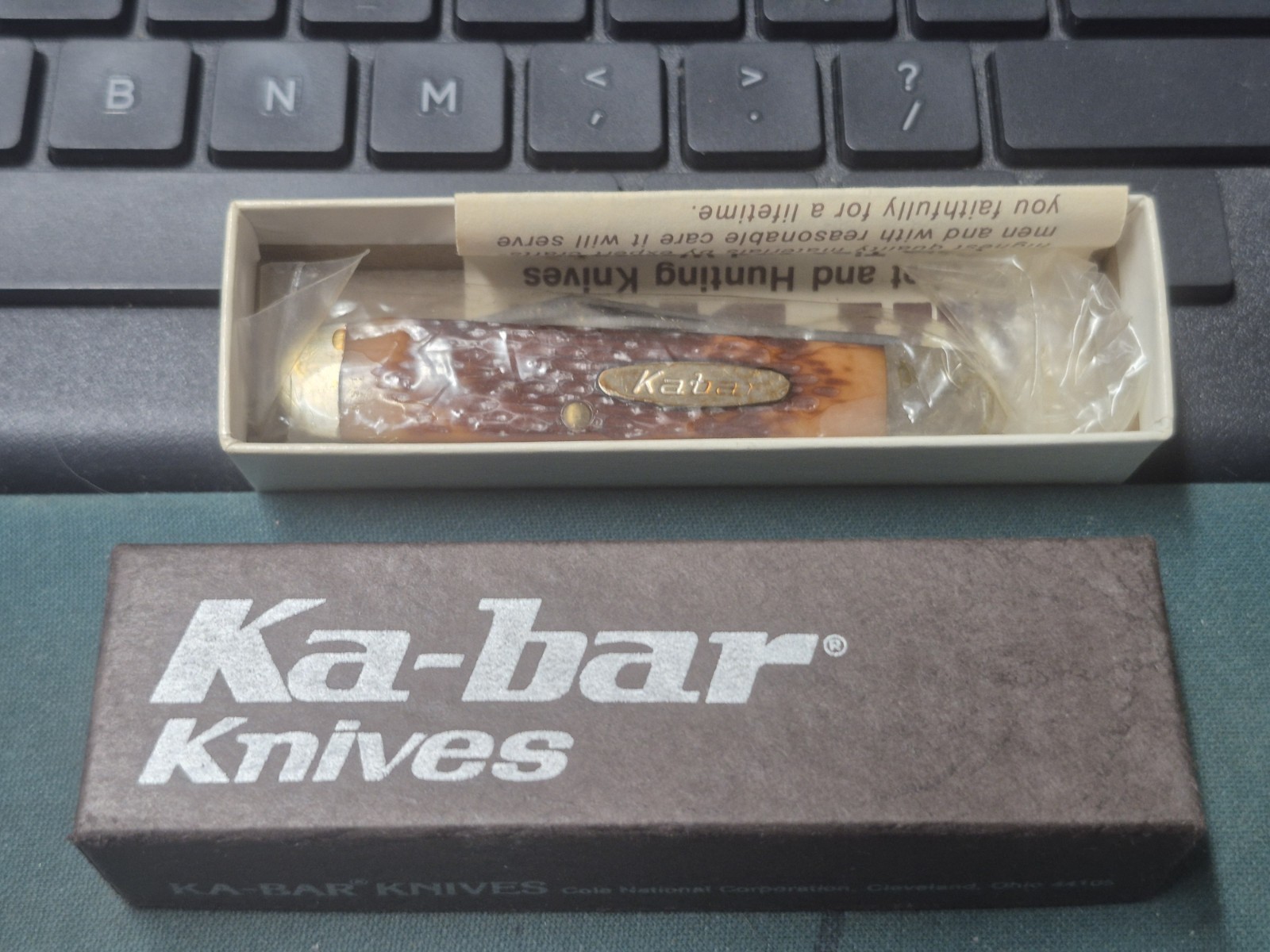 VINTAGE KA-BAR 1026 2 BLADE POCKET KNIFE NEW IN BOX W/ PAPERWORK **NICE**