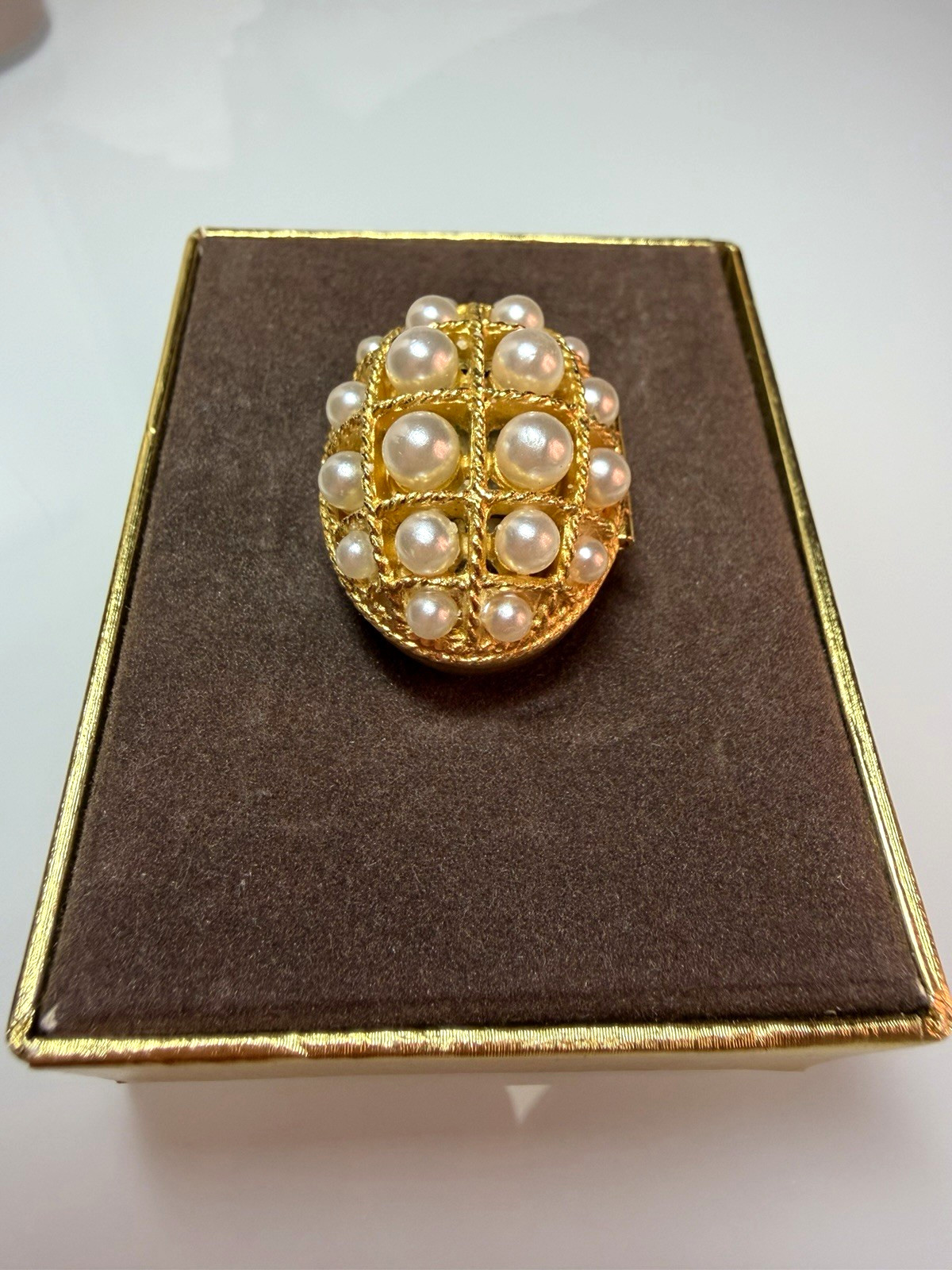 Vintage 1970 Avon Ring of Pearls Perfume Glacé Ring Original Box