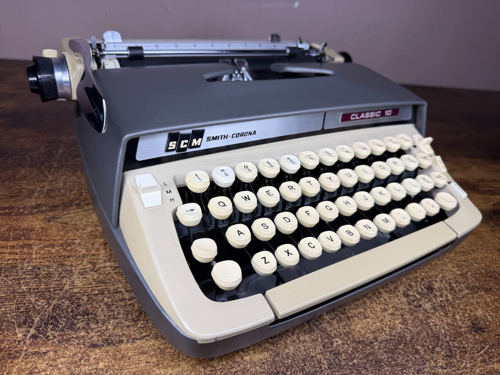 Excellent Serviced 1972 Cursive/Script Smith-Corona Classic 10 Typewriter
