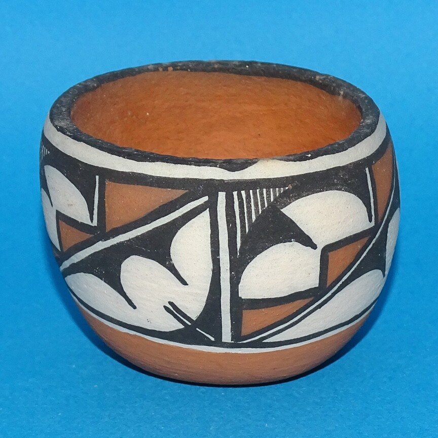 Vint Santo Domingo Pueblo 2 1/4” Polychrome Pottery Pot Bowl Signed F.T./ S.D.P