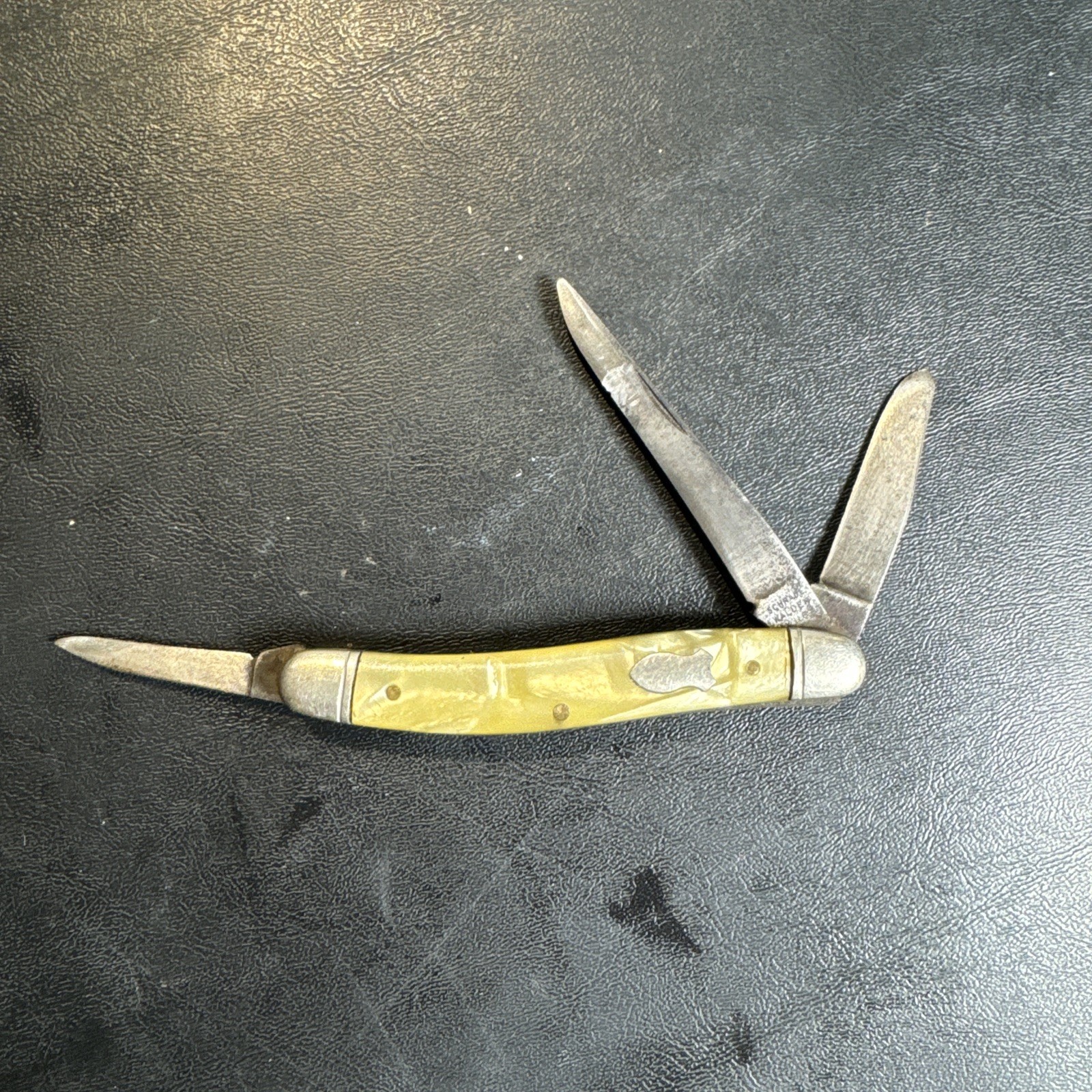 Vintage Schrade Walden 1946-73 Pocket Knife 3 Blade Yellow ICE Cellulose Read