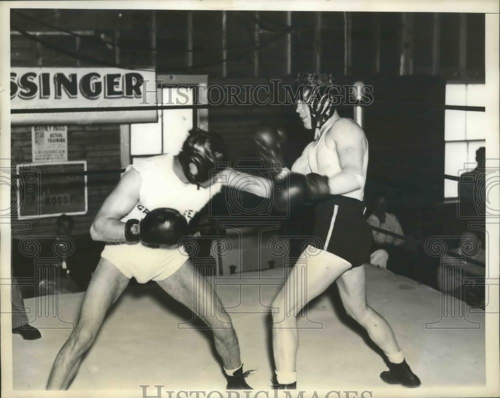 1935 Press Photo Barney ross spars withPhil Rafferty training for Jimmy McLarnin