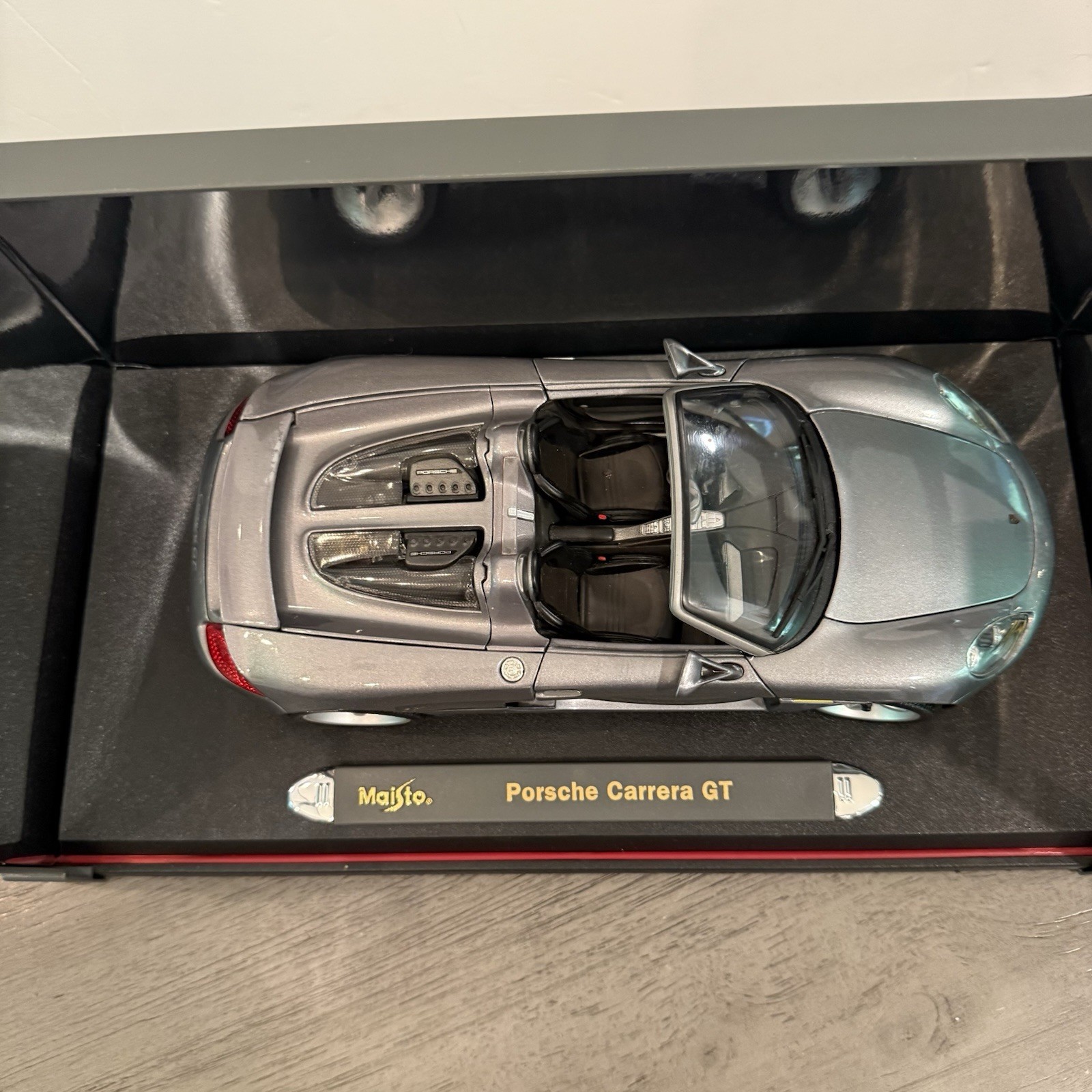 Maisto 1/18 Porsche Carrera GT Premiere Edition Silver Diecast Model Car