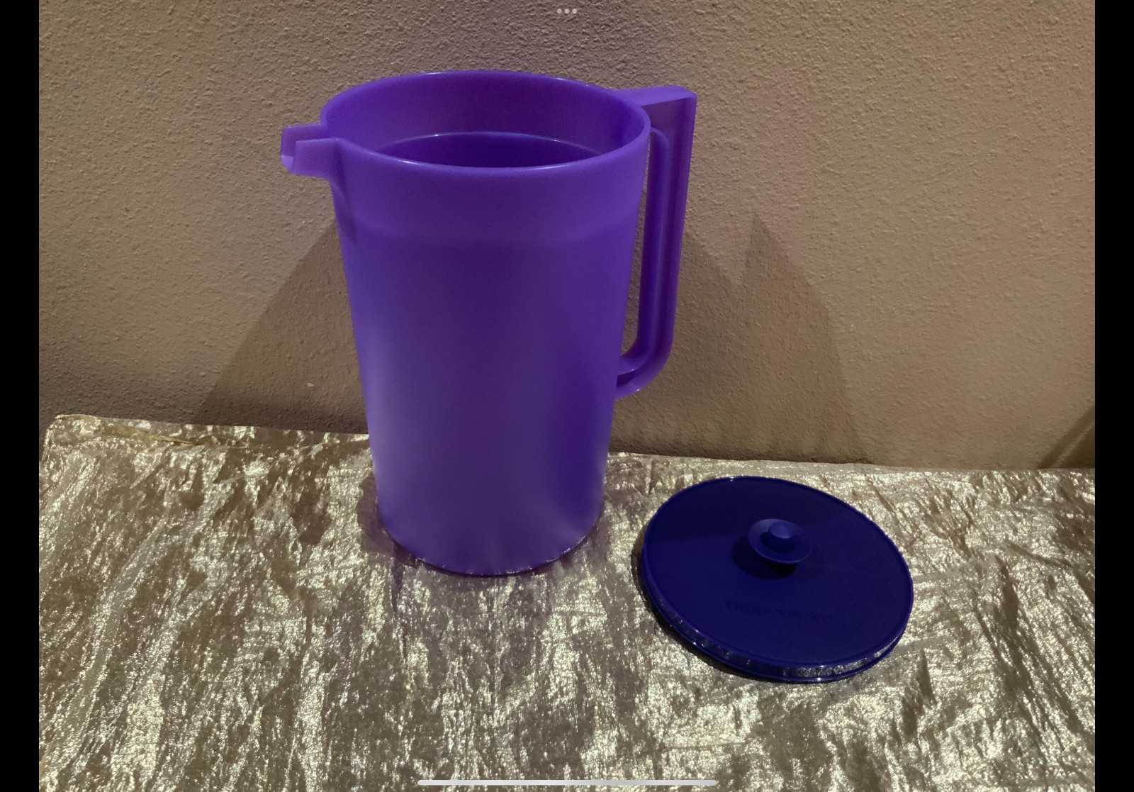 New Tupperware Beautiful and UNIQUE Jumbo Pitcher 1 Gallon Purple Shades Colors