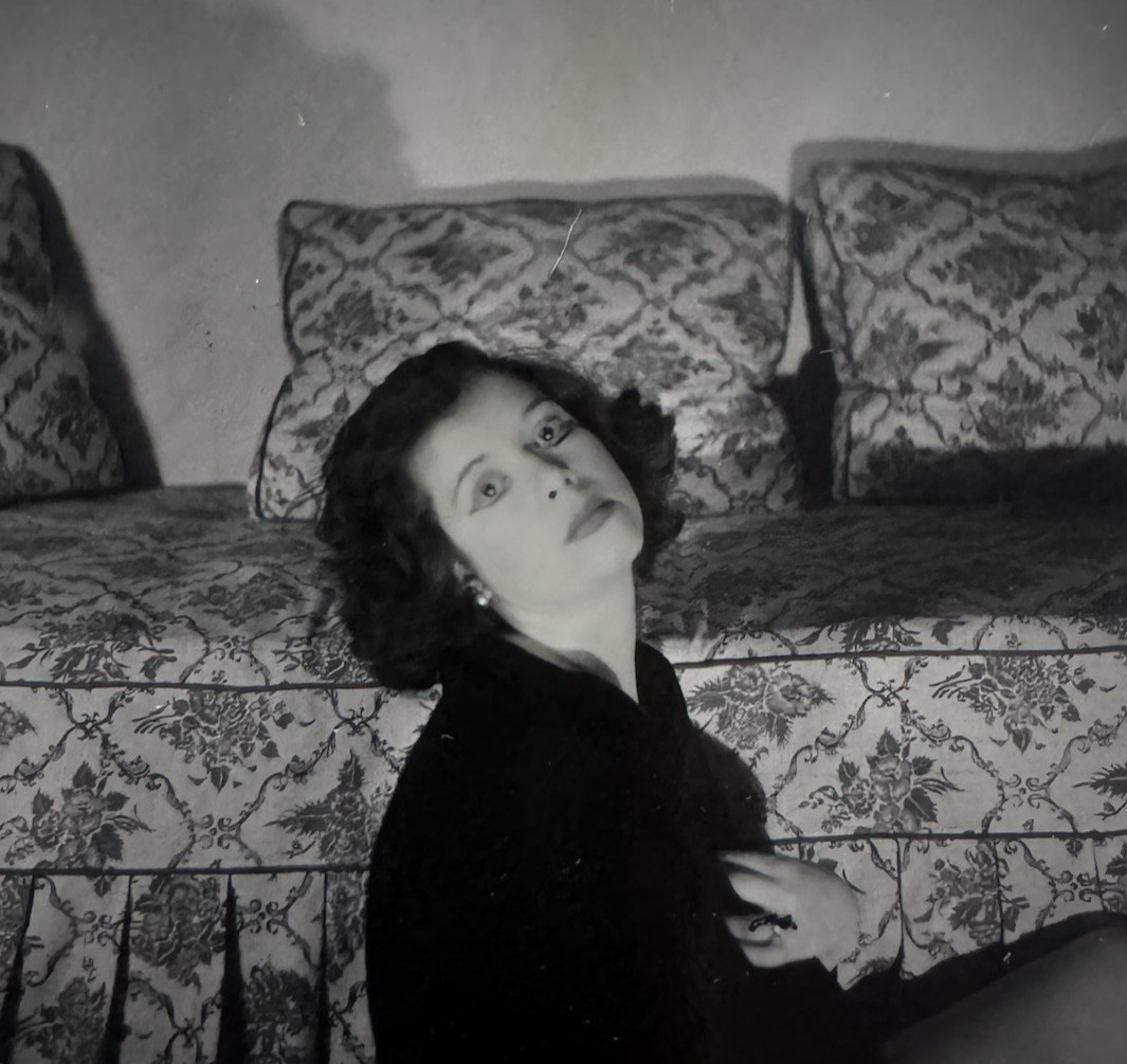 Vintage Exotic Sexy Glamour Portrait Photo Woman Bedroom Boudoir Snapshot 3x3