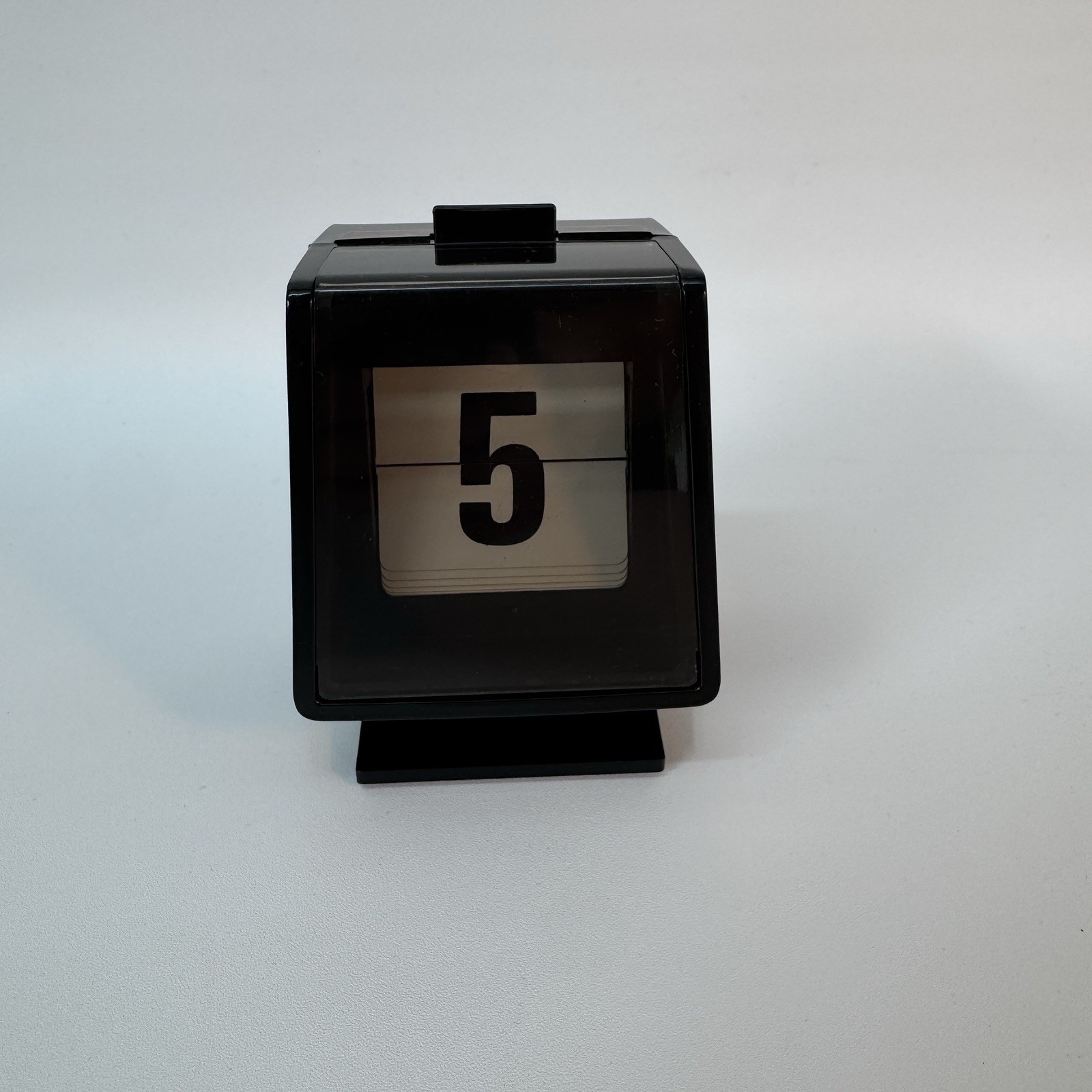 VTG Park Sherman Black Flip Push Button Perpetual Desktop Date Calendar