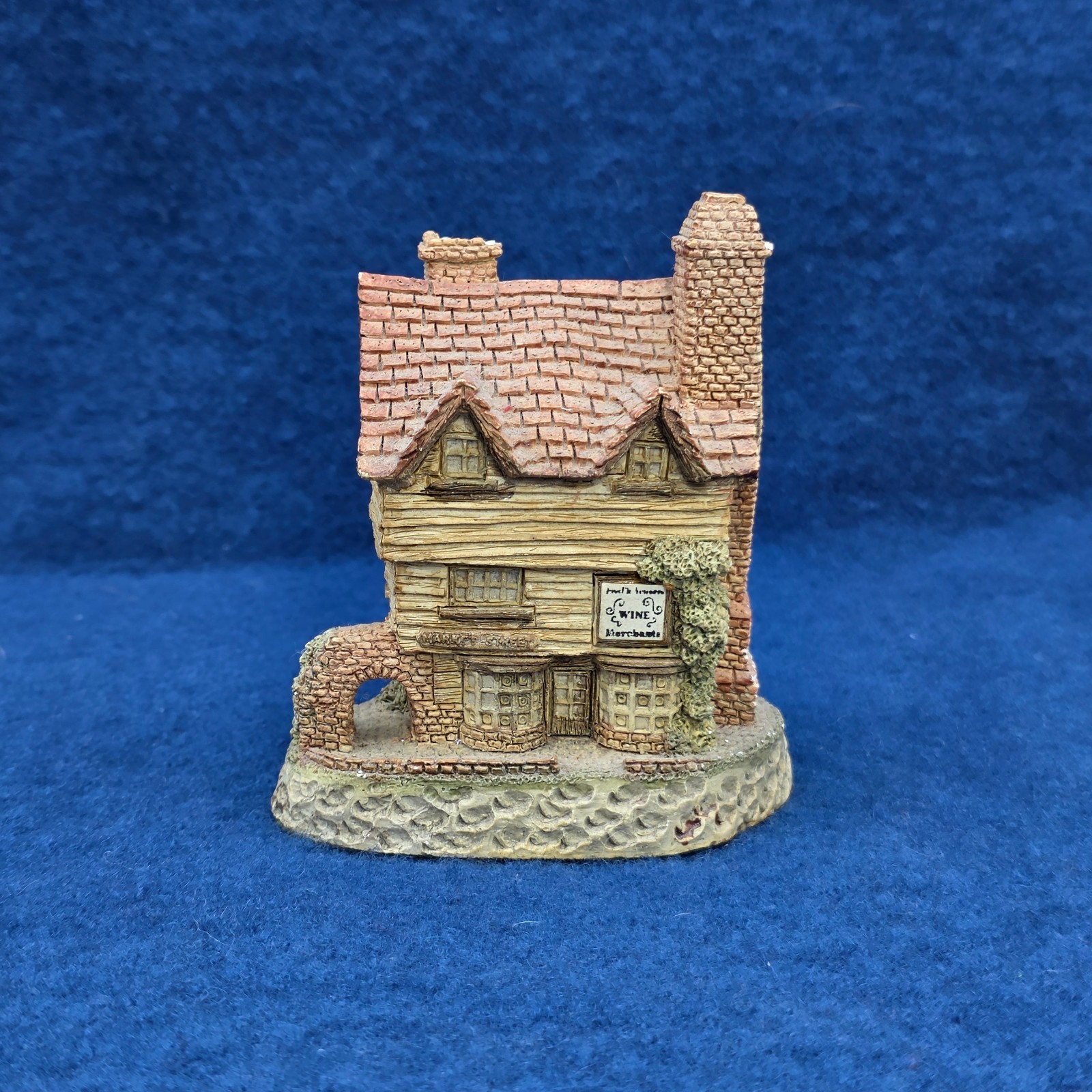 David Winter Cottage Wine Merchant 1980 England Hand Painted Britain Vintage