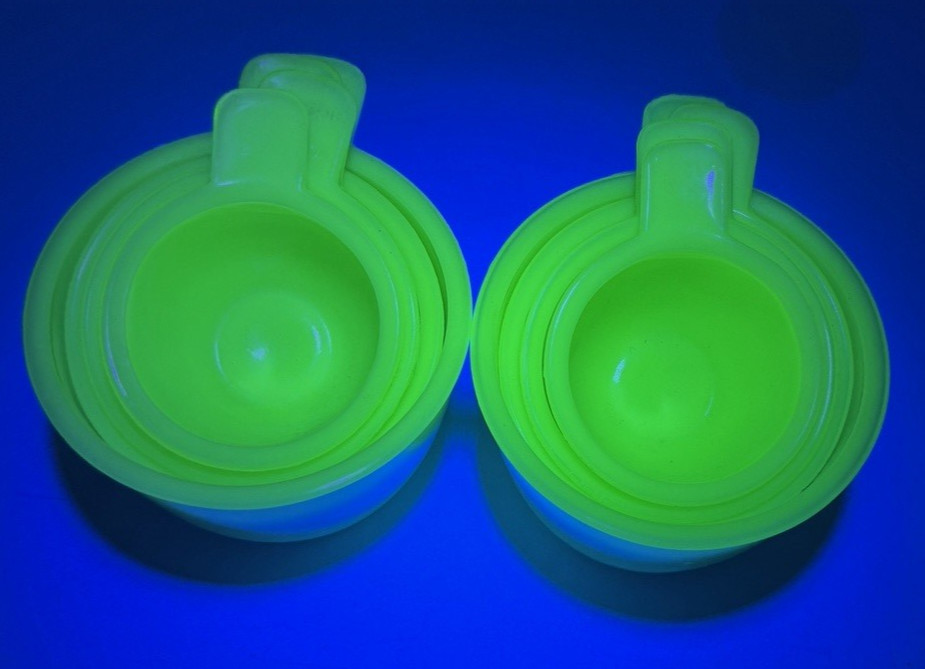 RARE Set 4  Vintage Jeannette Jadite Uranium Glow Measuring Cups Excellent