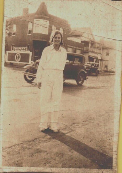 c.1930\'s Downtown Grocery Girl Small Vintage Photo