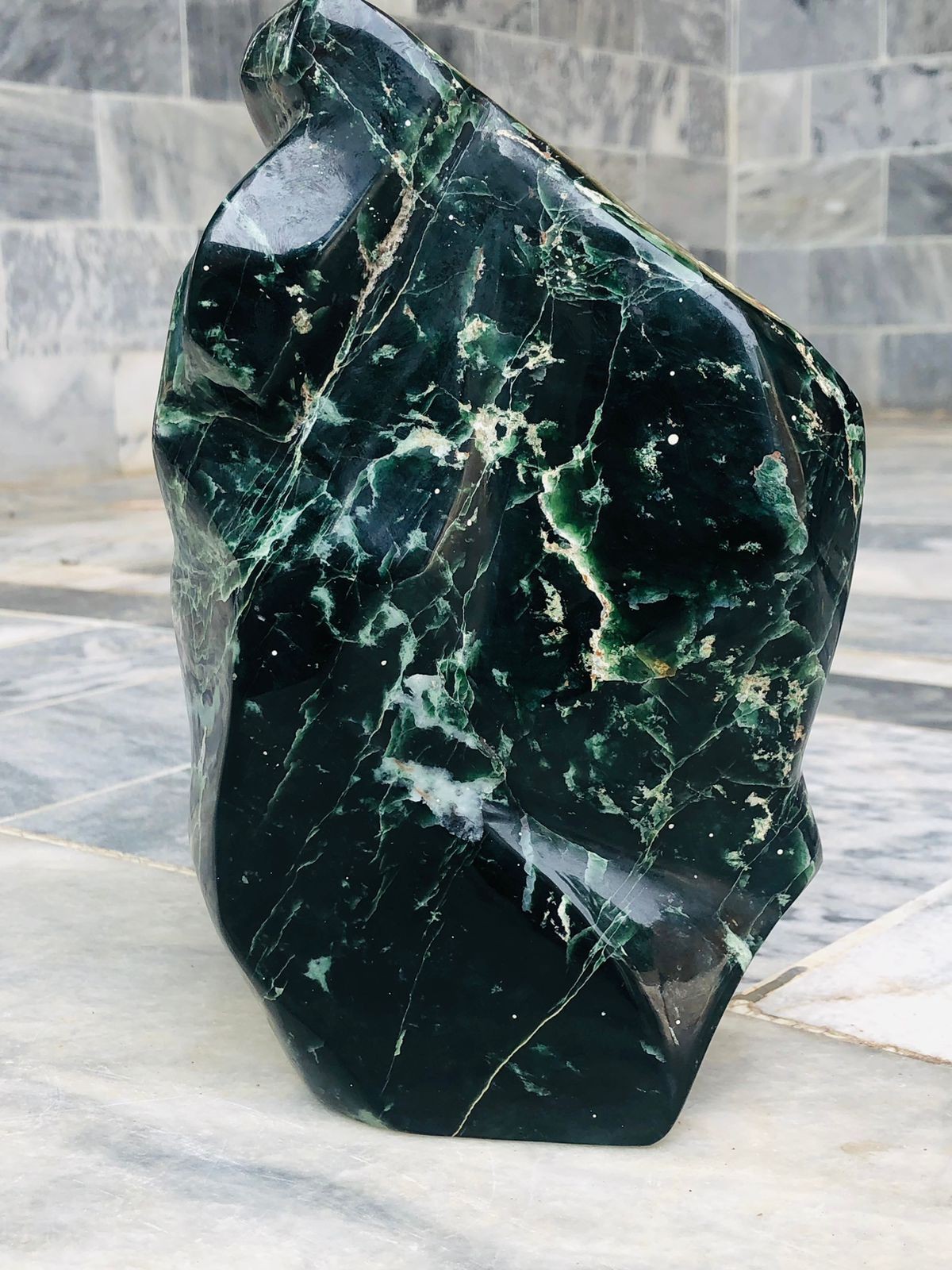 Natural 3.9kg Gemstone Polished Serpentine Jade Crystal Mineral Specimen