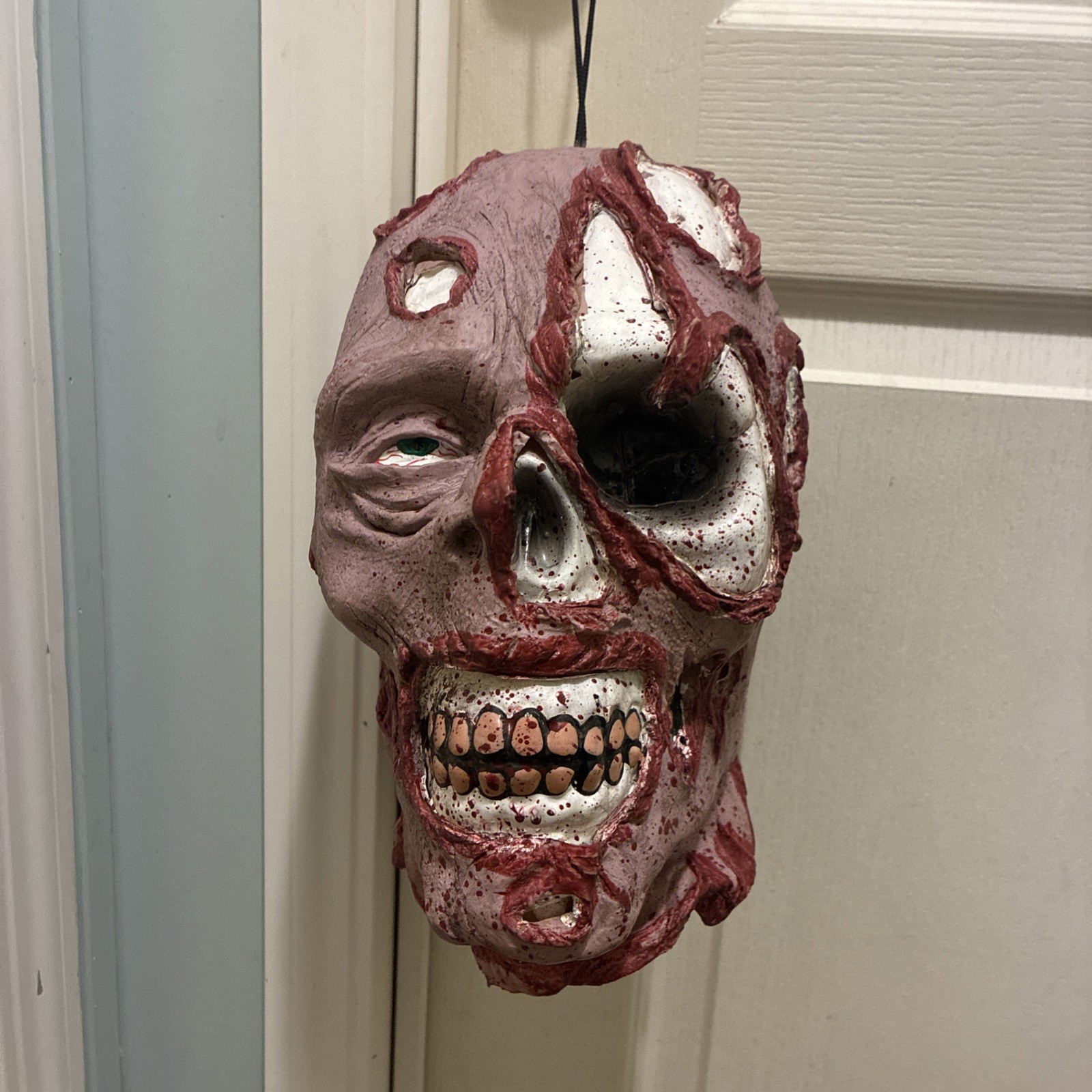 Life Size Halloween Props Scary Hanging Zombie Rotten Corpse Head