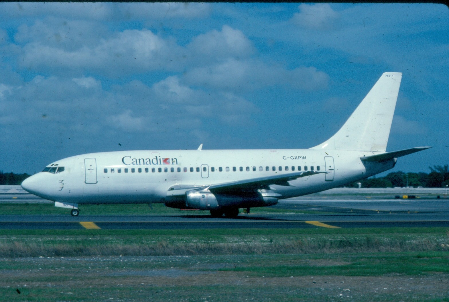 S563  C-GXPW  CANADIAN  B737-200   ALL WHITE  ORIGINAL KODAK SLIDE