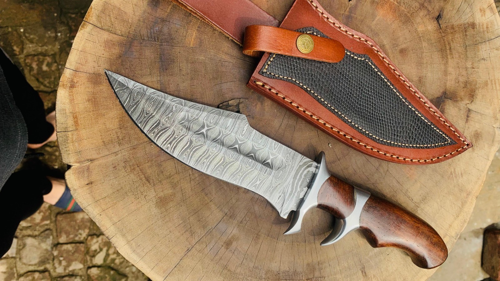 handmade damascus steel bowie  knife handle rose wood  & 12  inches longer