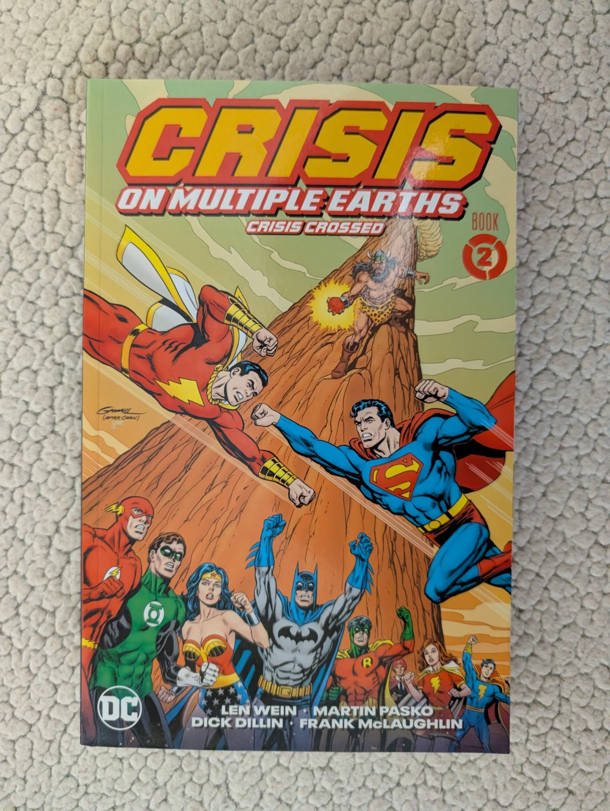 Crisis on Multiple Earths v2: Crisis Crossed near mint