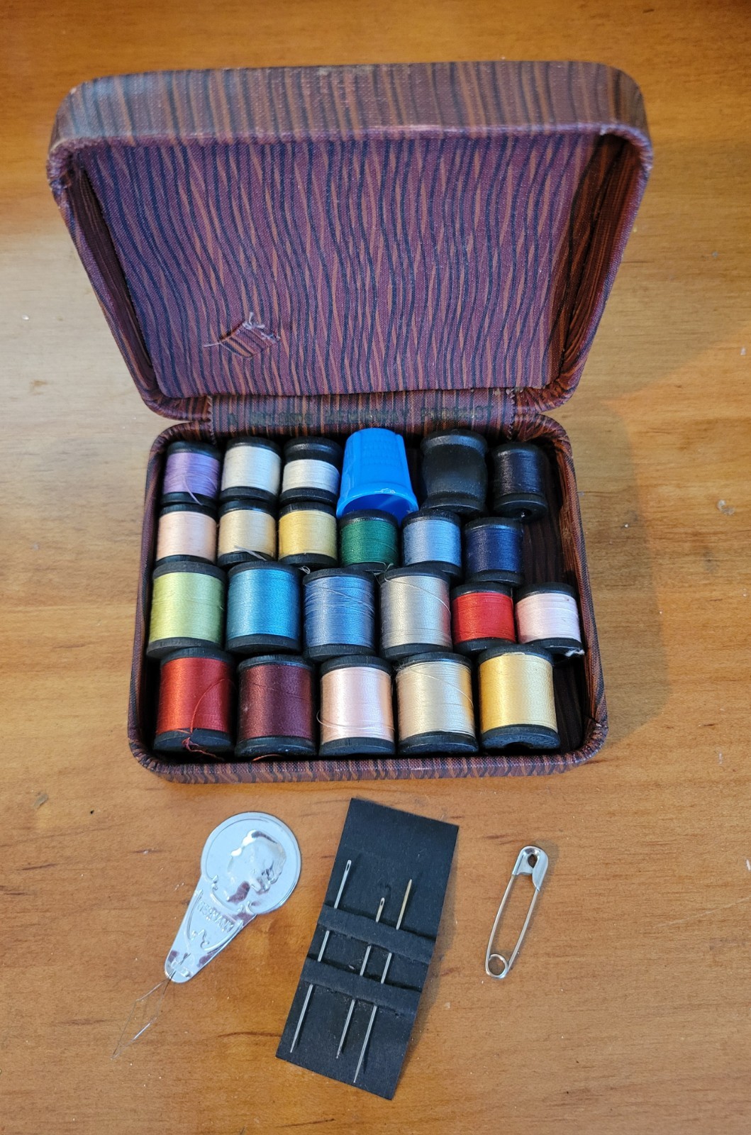 Vintage Sewing Kit In Faux Woodgrain Hinged Box Thimble Thread Needles Threader