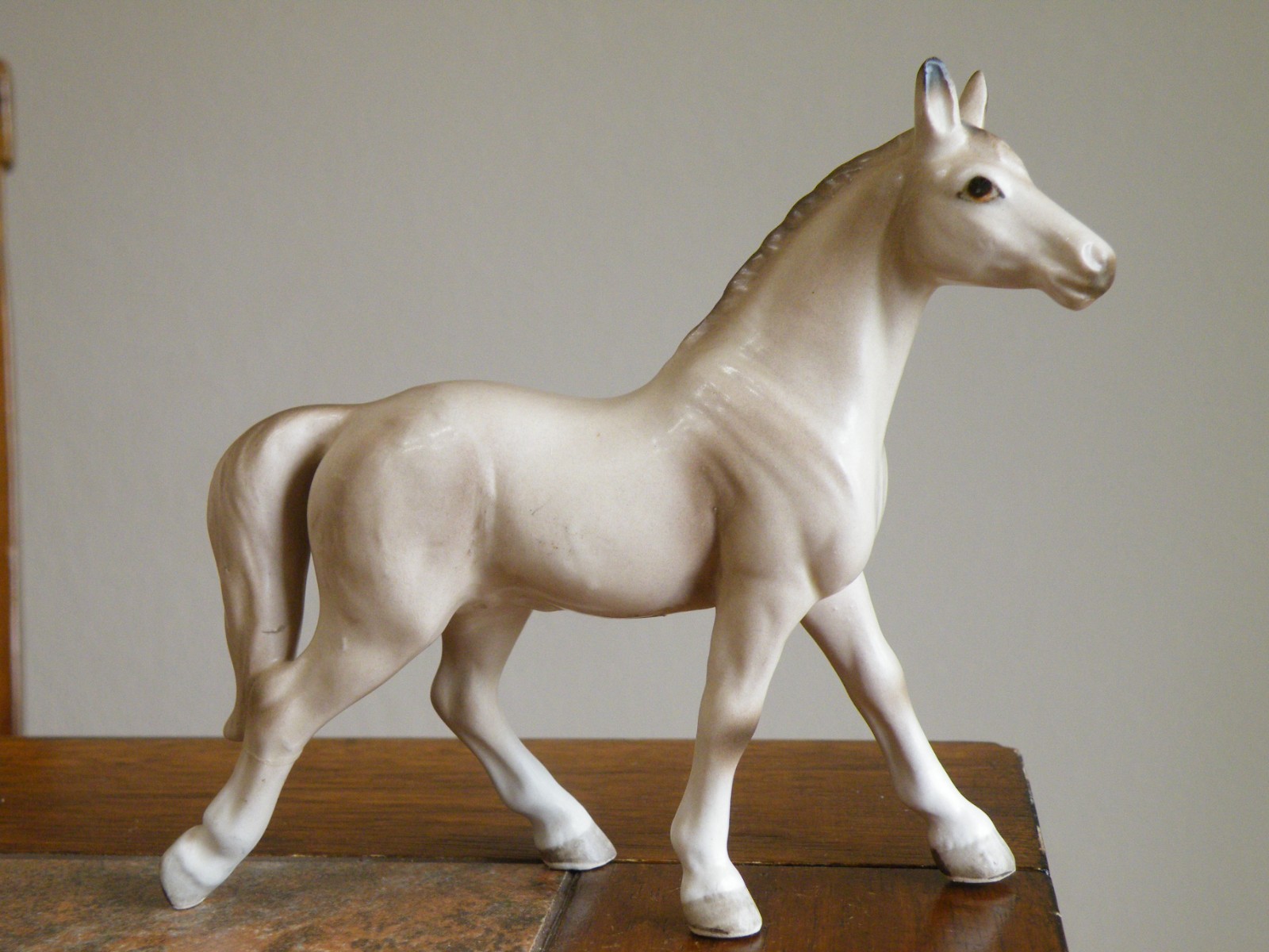 READ   Vtg Porcelain HORSE Standing FIGURINE Numbered & Stamped JAPAN  5\