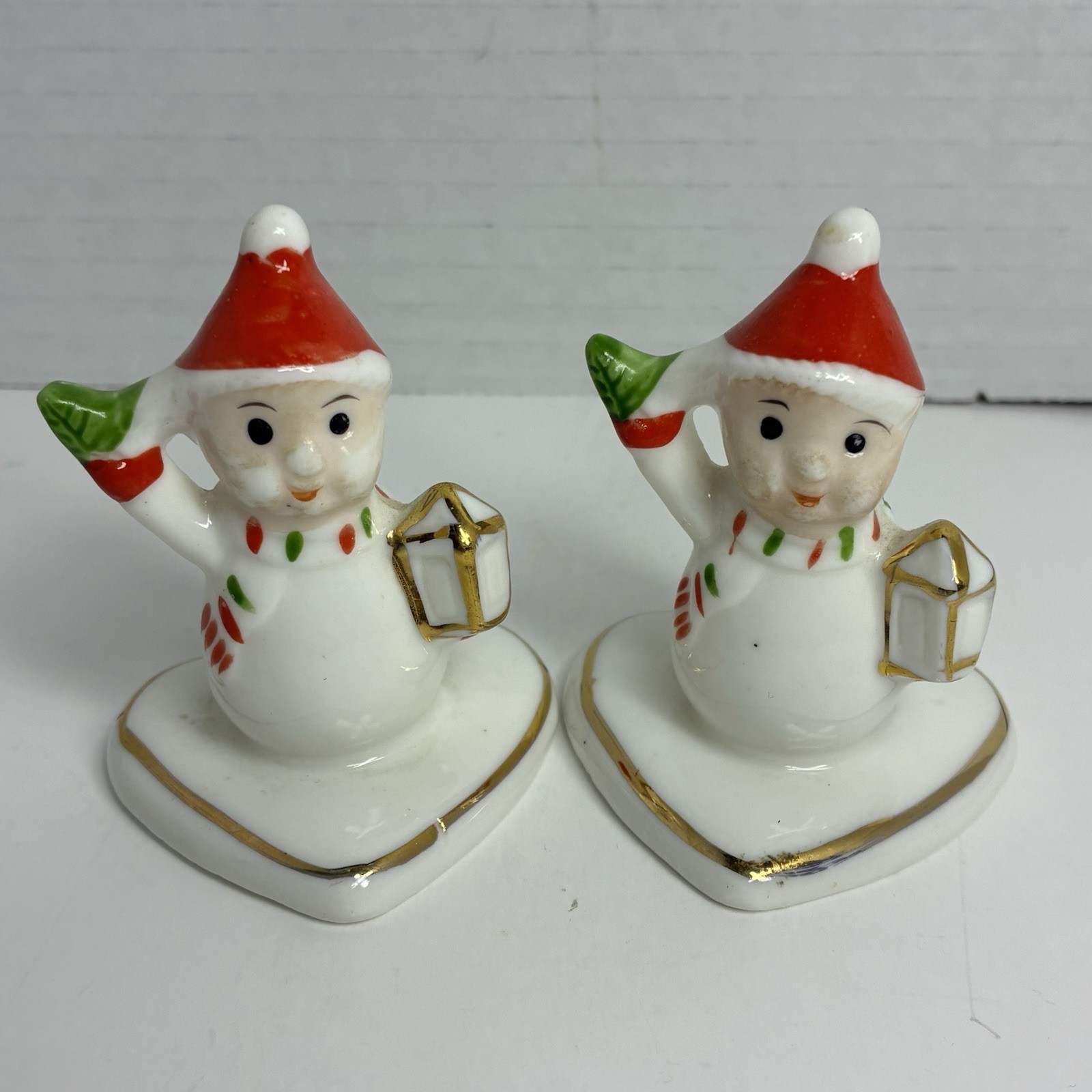 Vintage FLAMBRO BoneChina Pair Of Snowmen Figurines Gold Trim Heart Shape Based