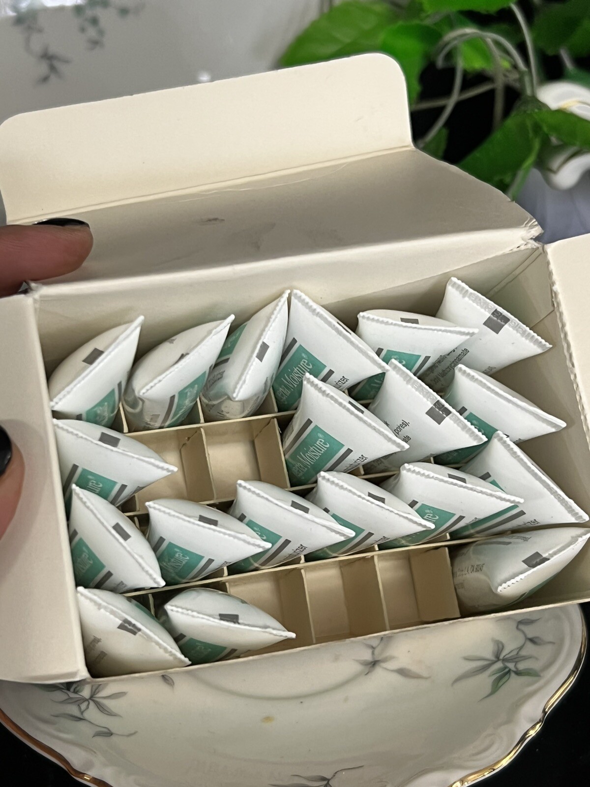 Vintage Neutrogena moisture non comedogenic facial moisturizer SPF 15 .25 oz LOT