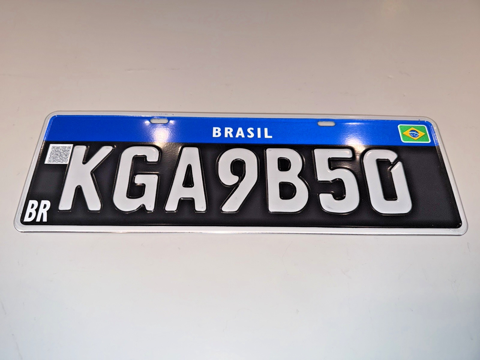 Brazil VINTAGE / COLLECTOR'S CAR License Plate With Flag - Brasil Mercosul Plate