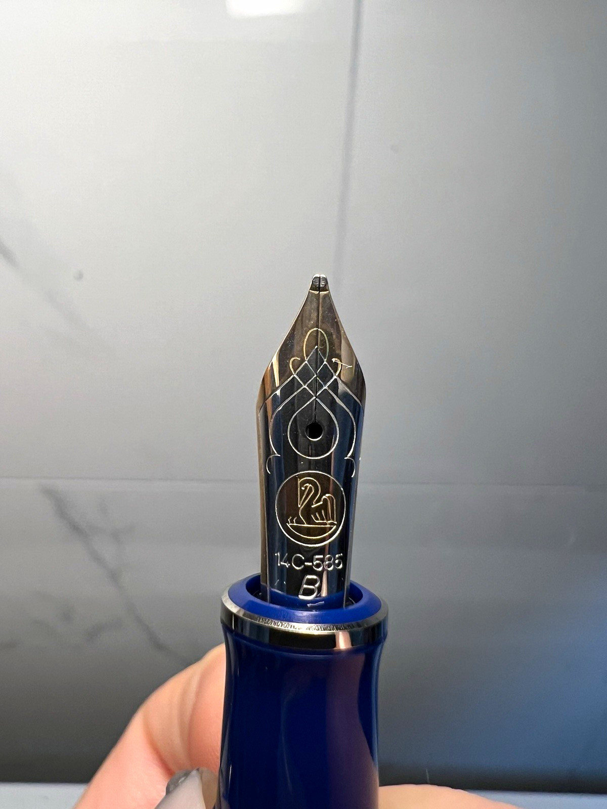 Pelikan Souveran M605 Dark Blue Fountain Pen 14K Gold Broad B Nib Near Mint