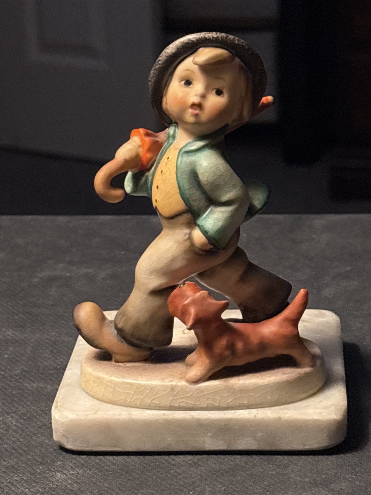 Goebel Hummel Figurine #5 Strolling Along
