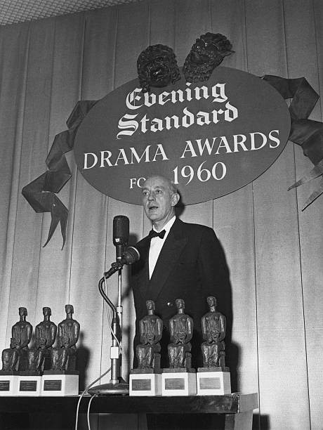 English actor Alec Guinness speaking at the Evening Standard theat- Old Photo