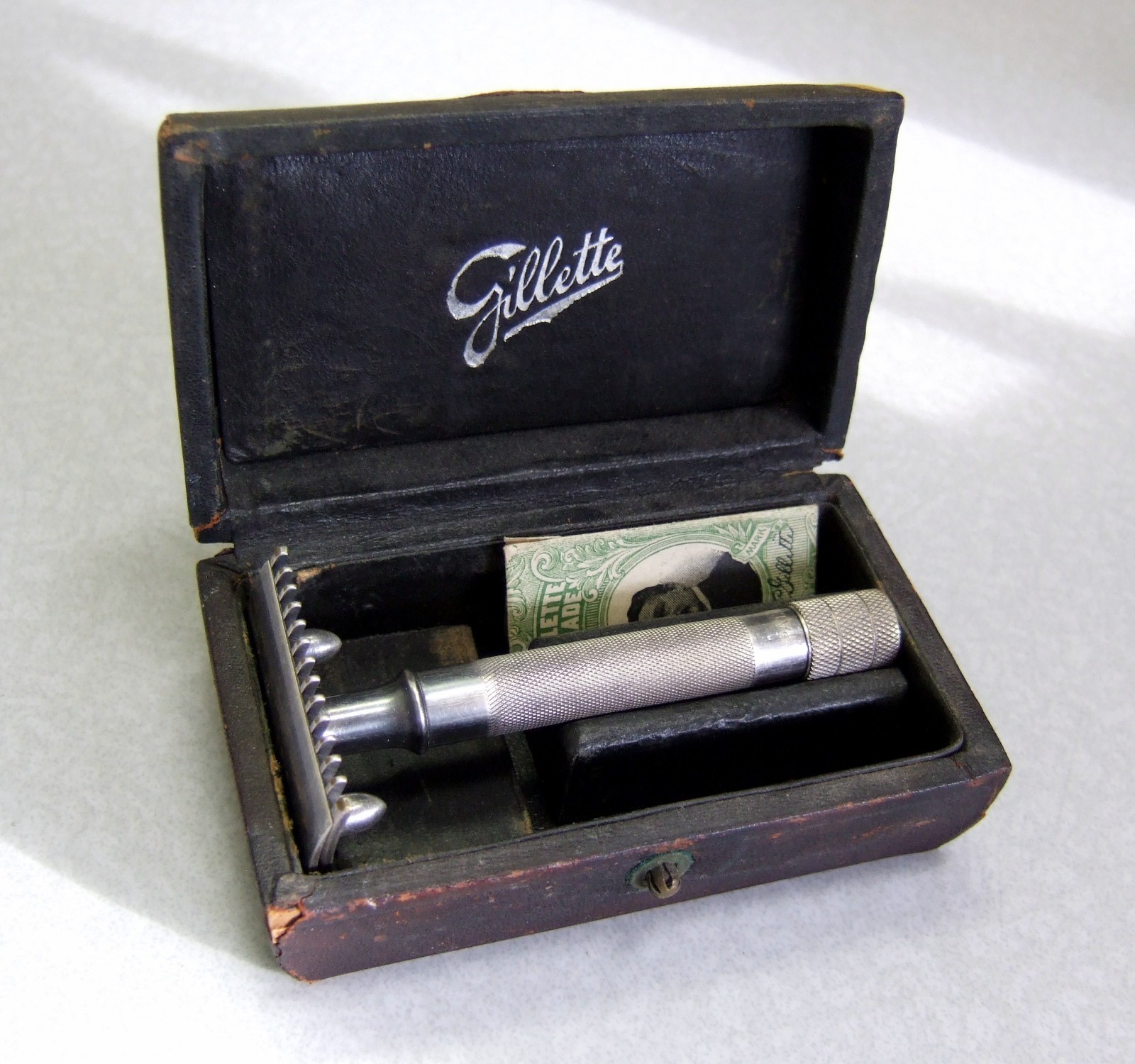Gillette 703046 1906 Standard Single Ring DE Safety Razor Silver Plate Set
