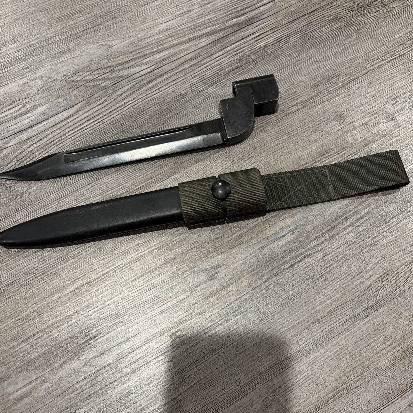 Post WWII British No.9 MK1 Bayonet w/Scabbard & Frog - For Lee-Enfield MK4 Rifle