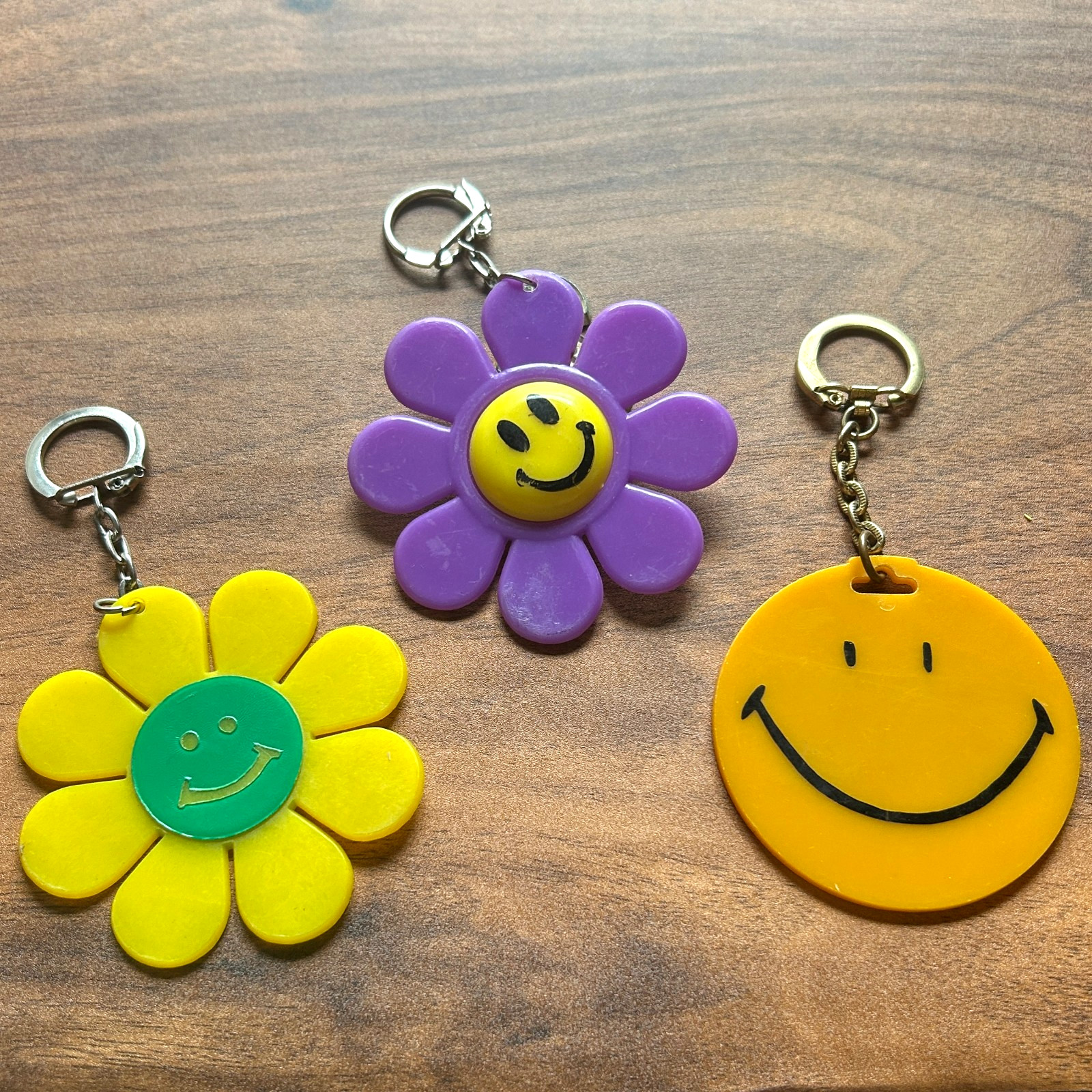 Vintage Retro Keychain Set 3 Smiley Face Daisy Flower Power Purple Yellow Green
