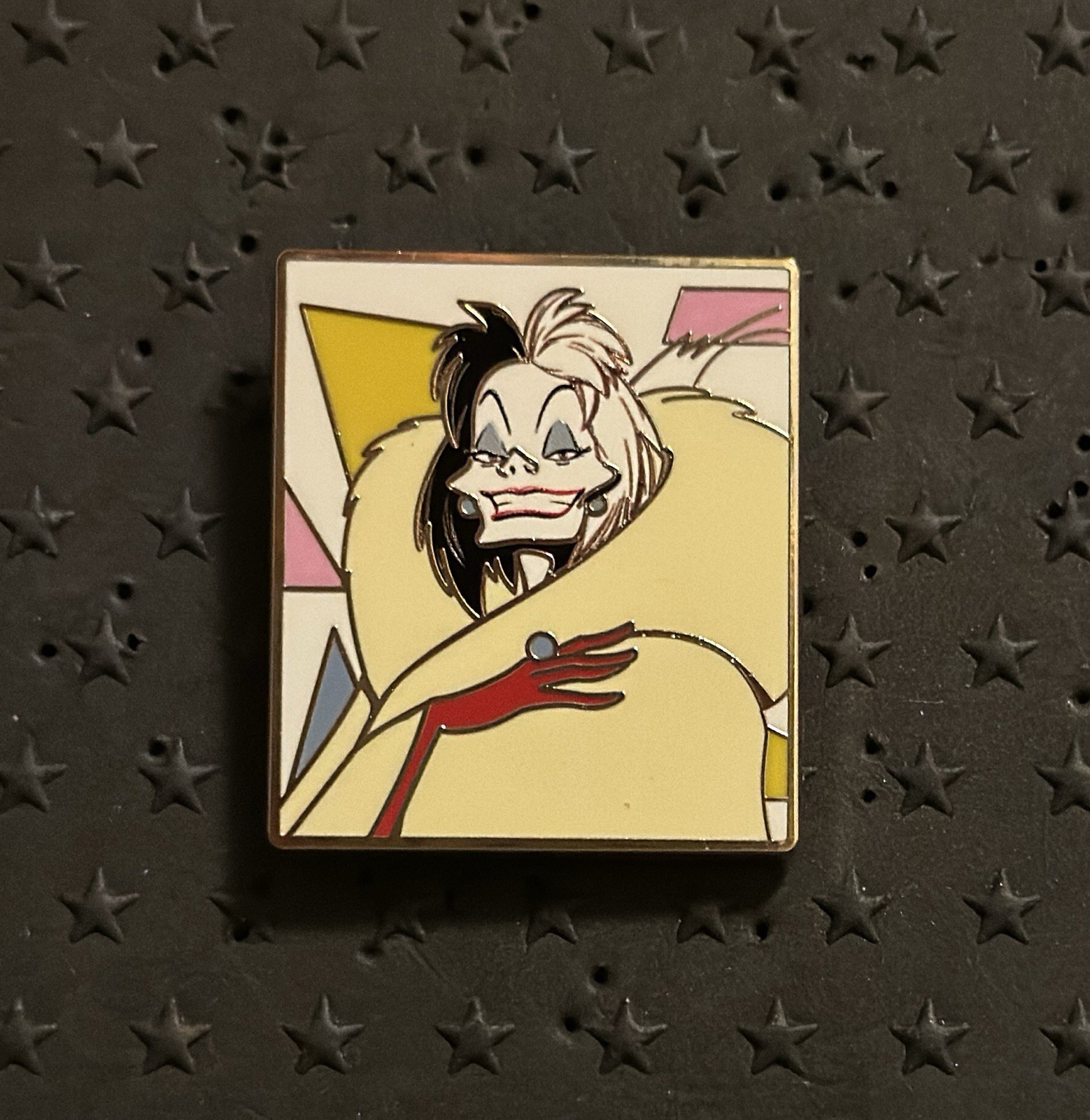 Disney Villains Retro Midnight Enamel Pins-BoxLunch Exclusive-Cruella Deville