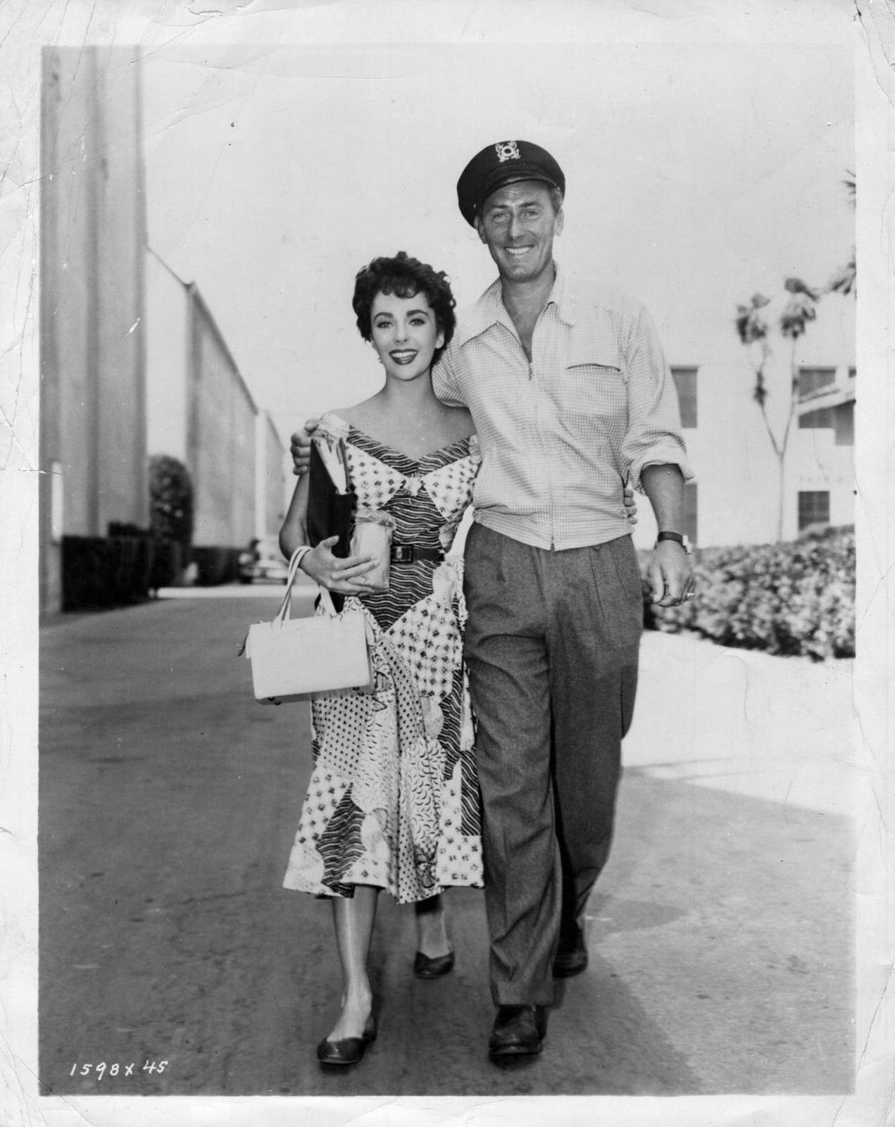HOLLYWOOD ELIZABETH TAYLOR + WILDING BEHIND SCENES IN SET 1950s ORIG PHOTO MA80