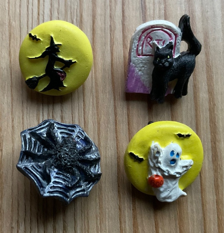4 Vtg Hand Painted Halloween Buttons - Cat Spider in Web Witch Ghost -  Lot