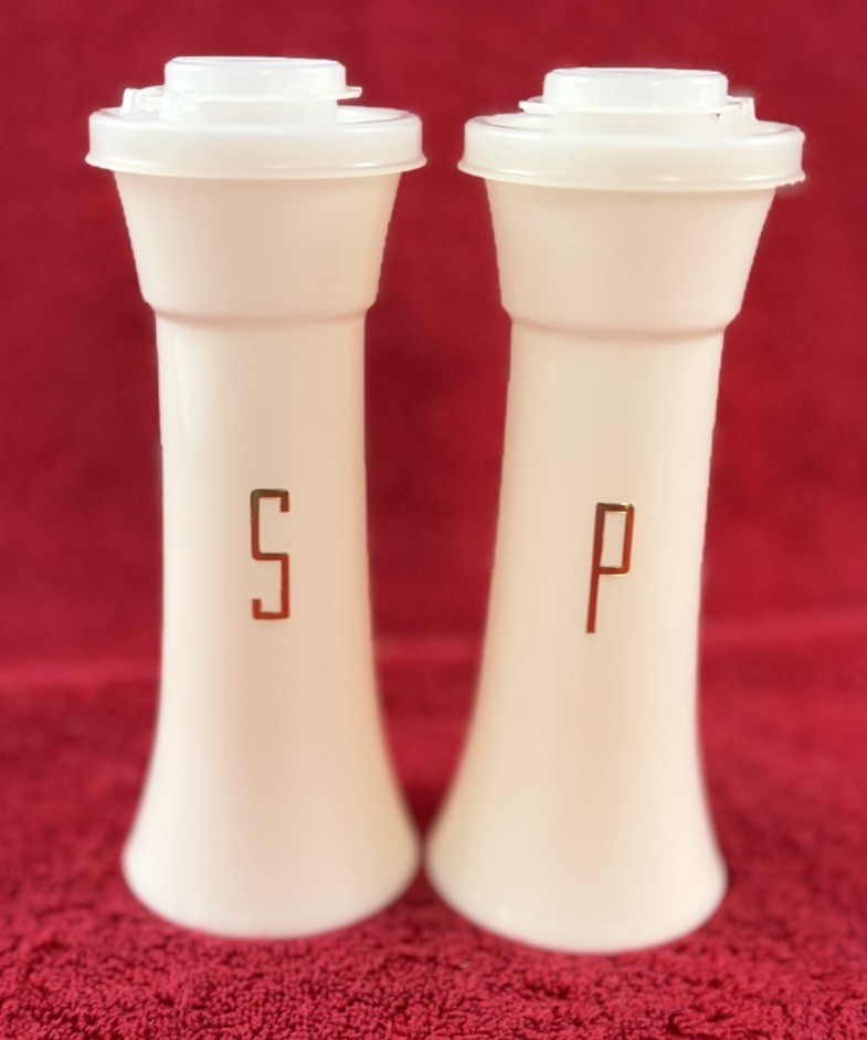 Vintage TUPPERWARE USA Large 6.5 in Hourglass White Salt Pepper Shaker Set 718