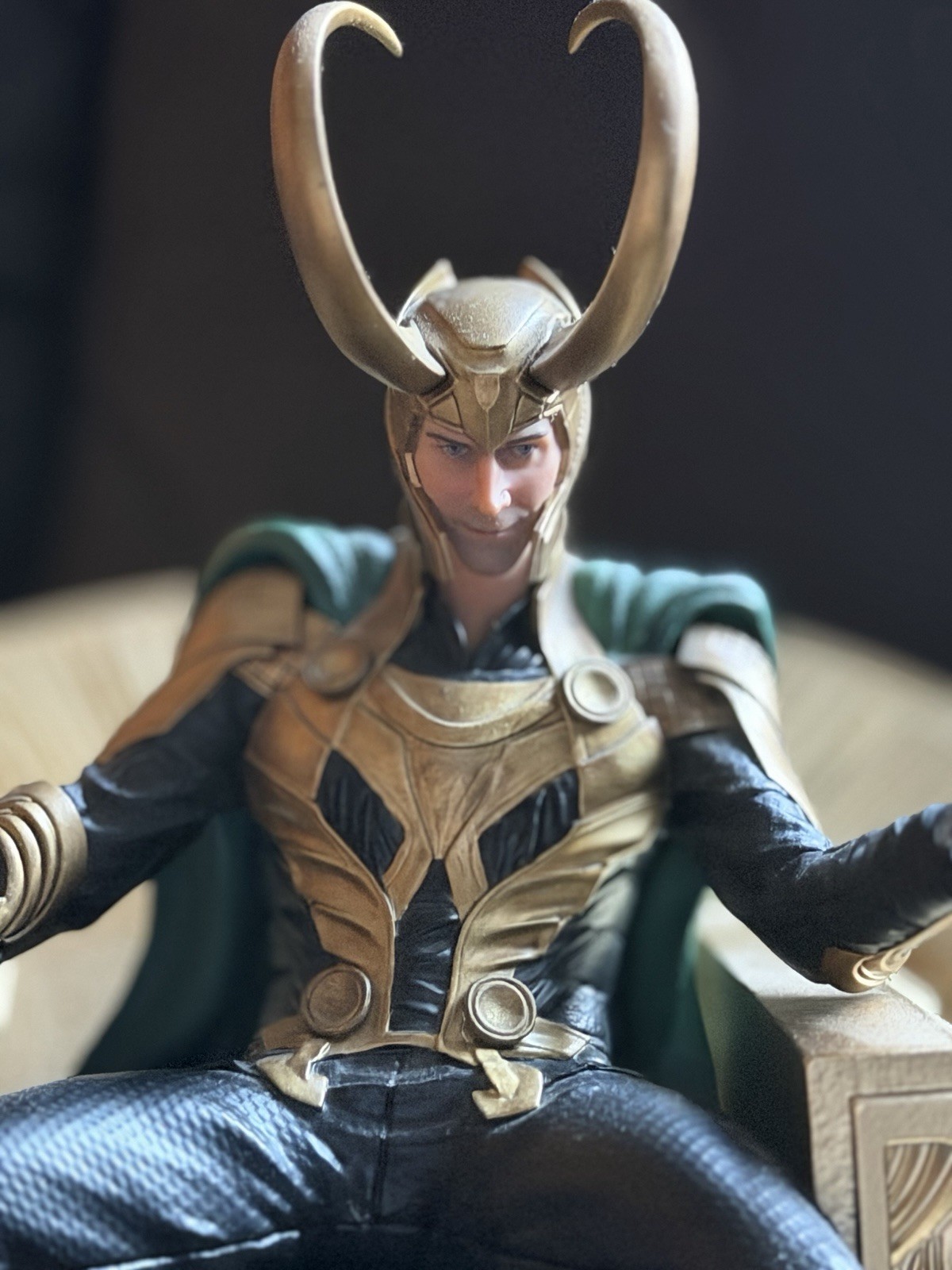 1/10 Scale Loki Statue Iron Studios