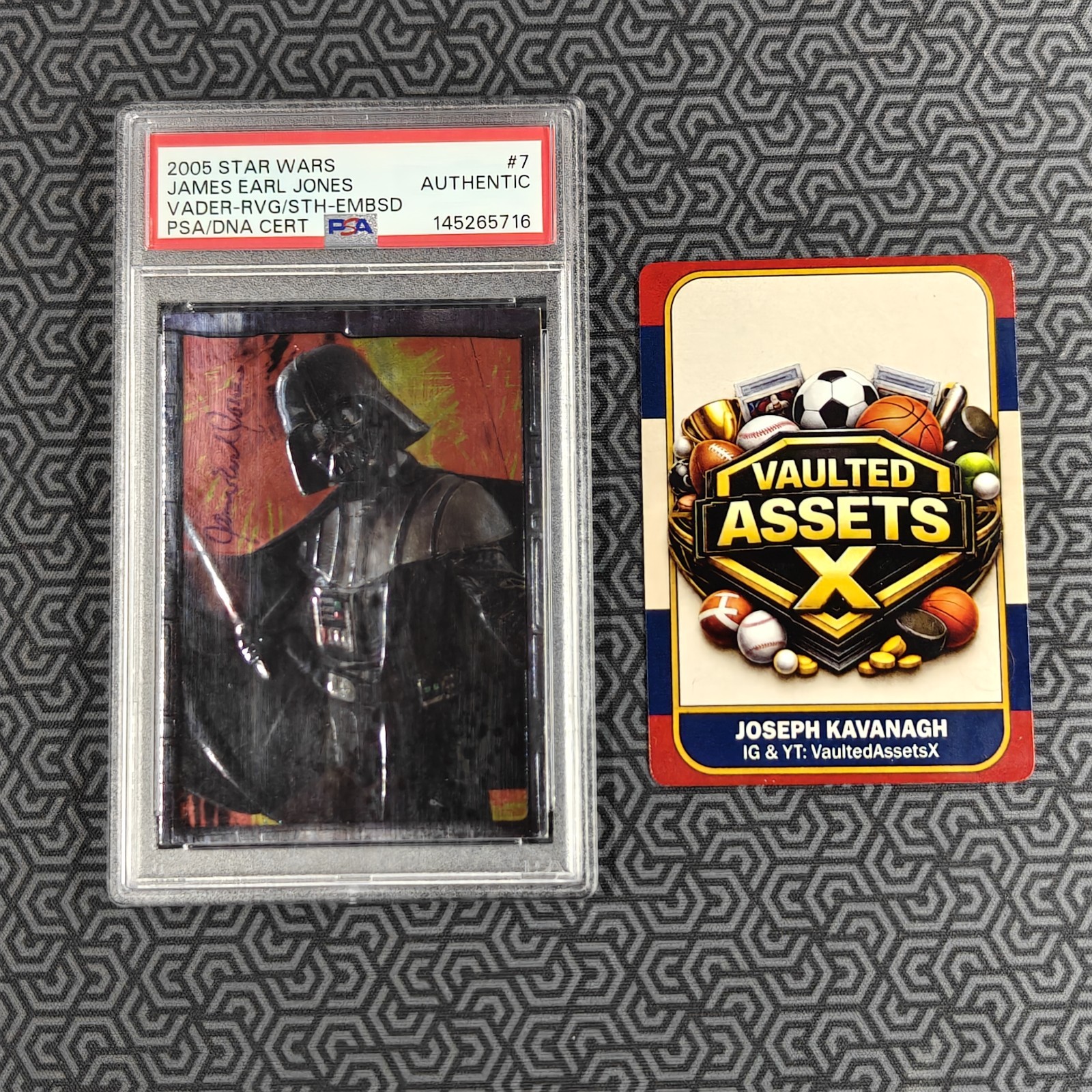 2005 Star Wars Darth Vader Embossed Foil Card #7 James Earl Jones PSA DNA Auto 