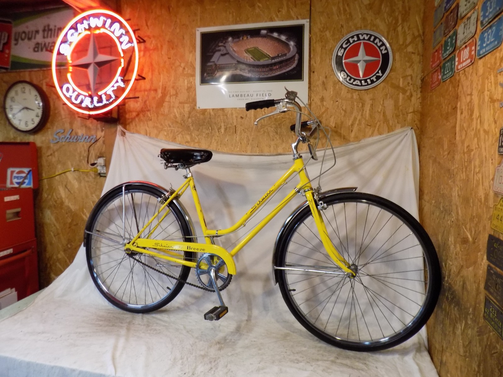 1974 SCHWINN BREEZE LADIES 3-SPEED ROAD CRUISER BIKE COLLEGIATE RACER VINTAGE