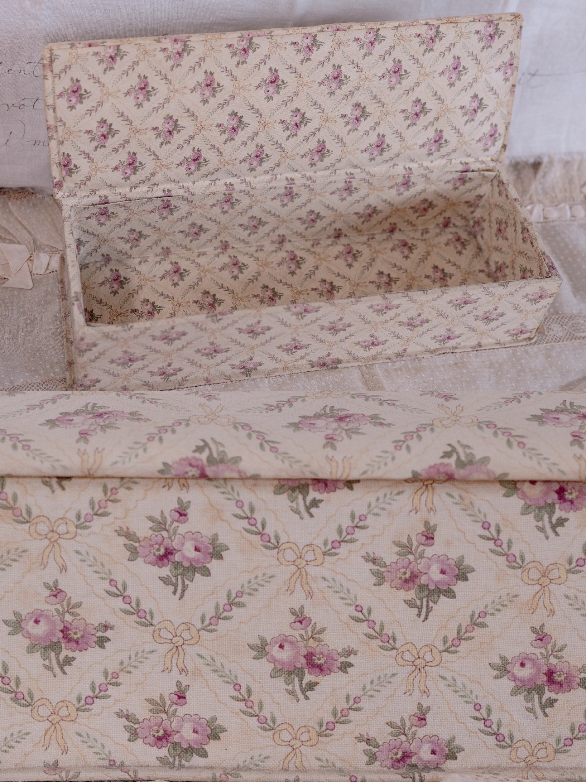 Autique French Fabric Box Floral Beige Pink Rose & Bow Motif Vintage 1940s