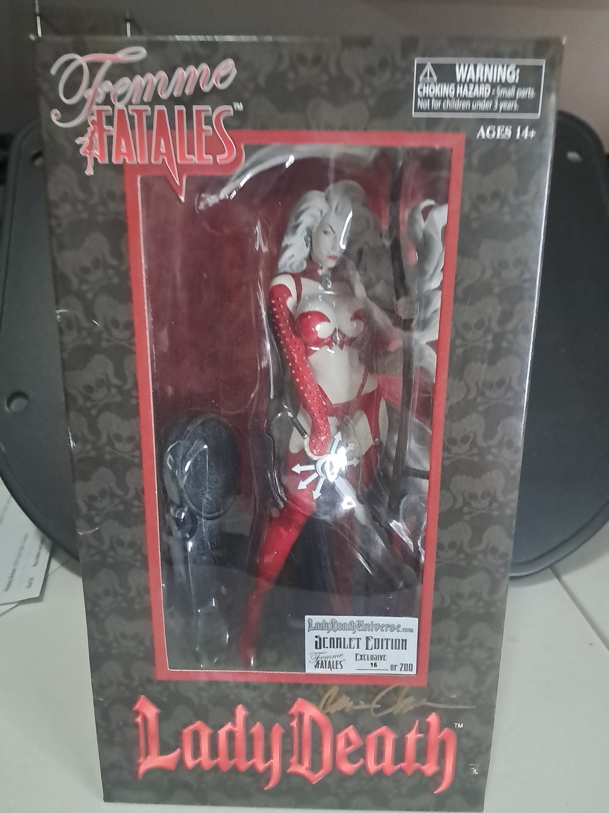 Lady Death Femme Fatales Limited Edition Statue Scarlett Edition