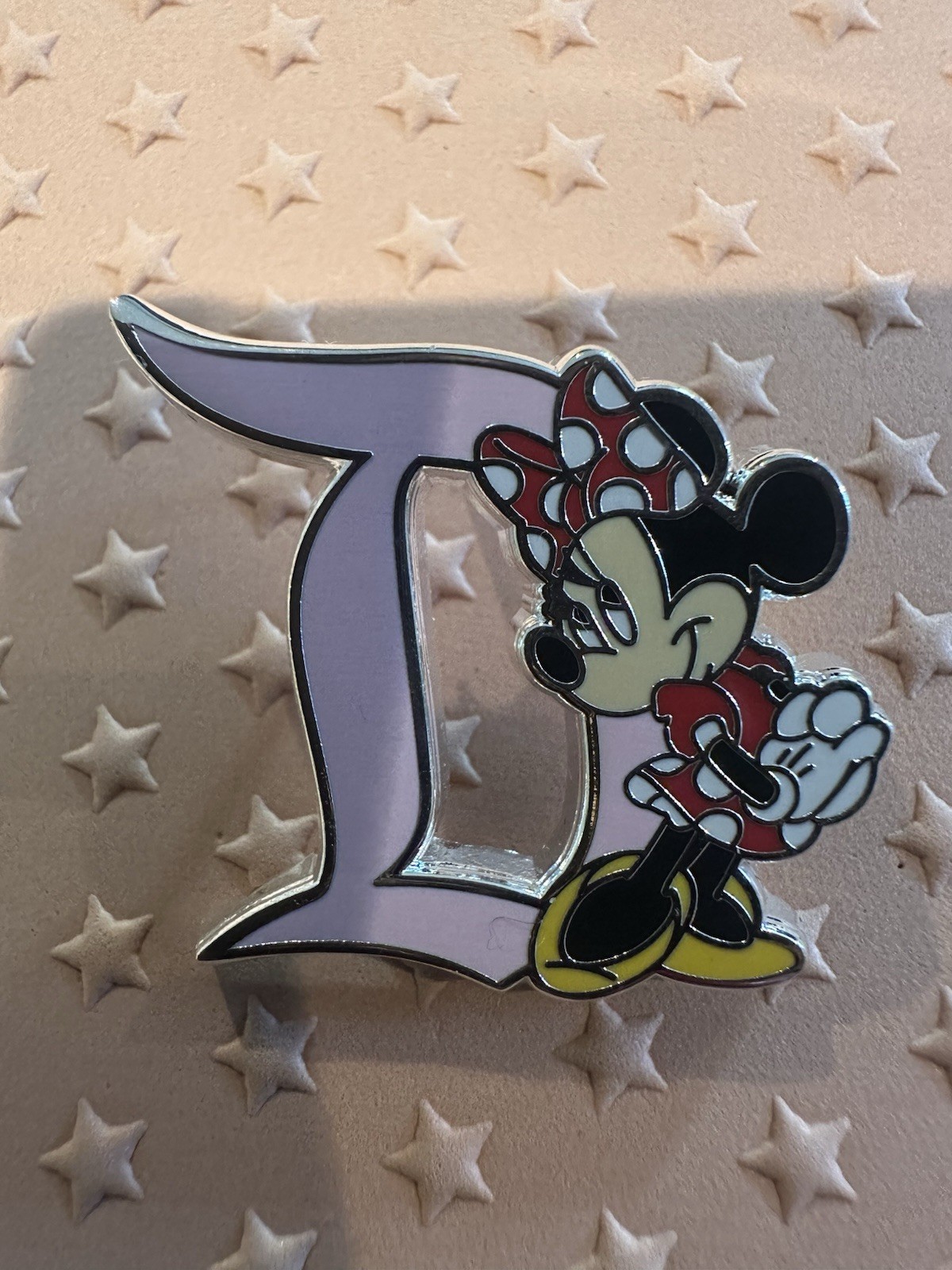 Fantasy Disneyland 2020 Hidden Mickey Minnie Mouse D Chaser Pin Placeholder Pin