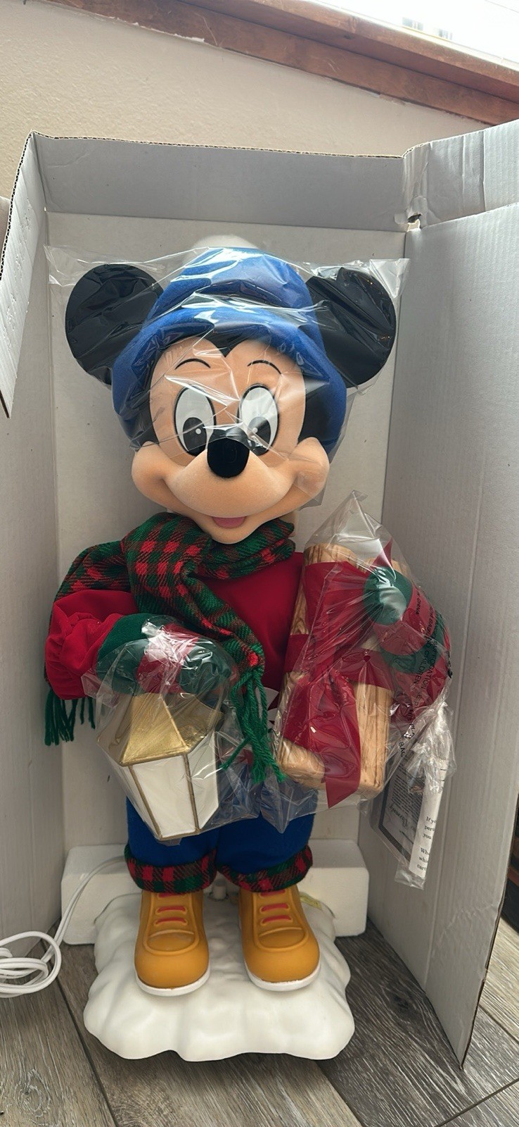 Vintage 1996 Disney Store Animated Mickey Mouse 22” Plays Winter Wonderland NIB