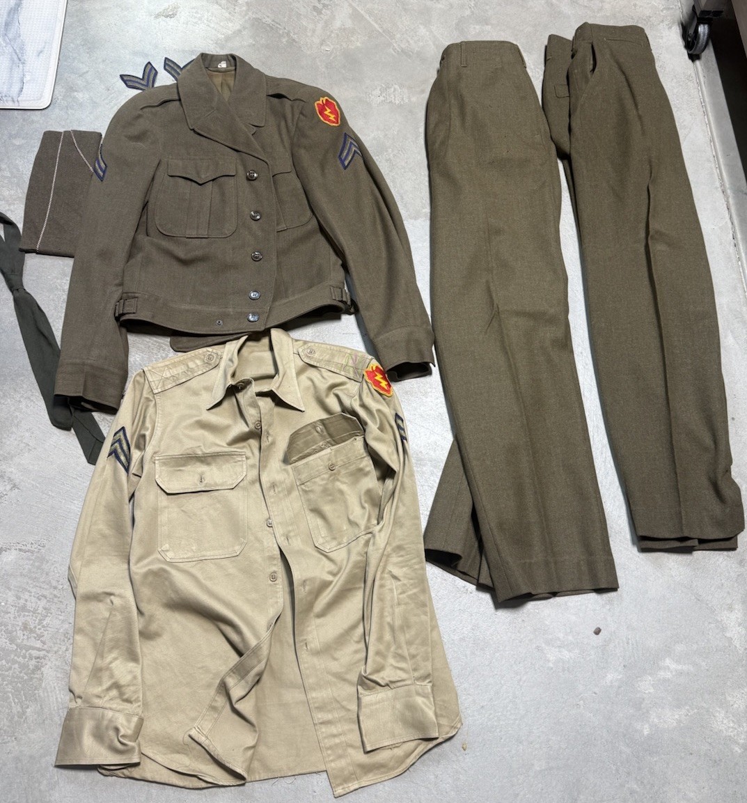 Vintage Korean War U.S. Army 25th Infantry Tropic Lightning Uniform W/ Patches