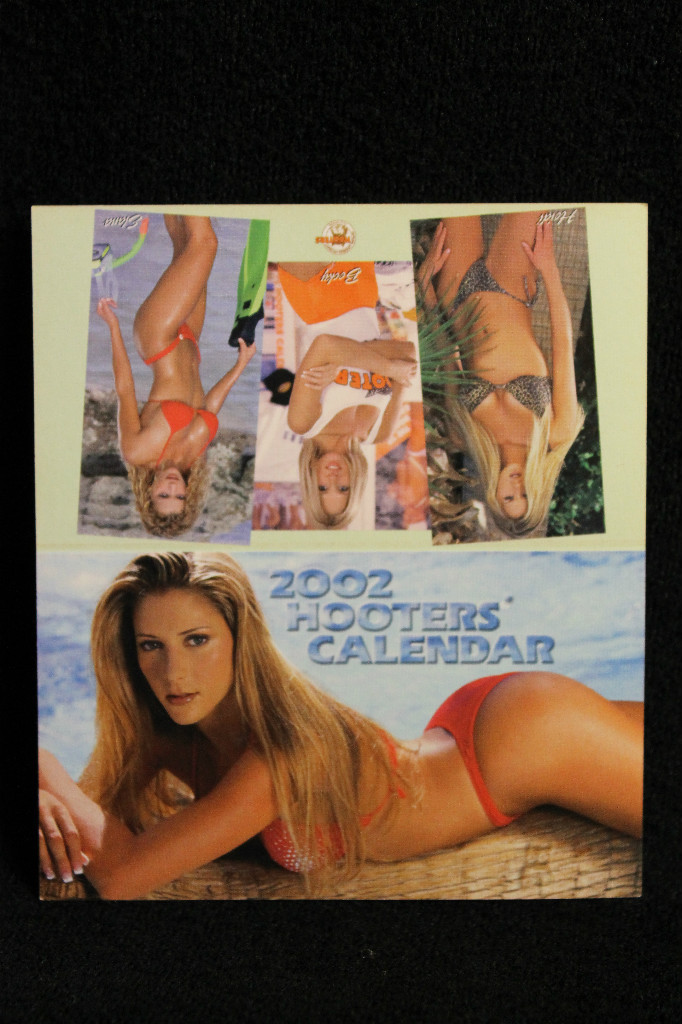 2 Hooters Girl Swimsuit Mini Pin up Calendar 2003 02 Uniform Model Sexy Bikini 