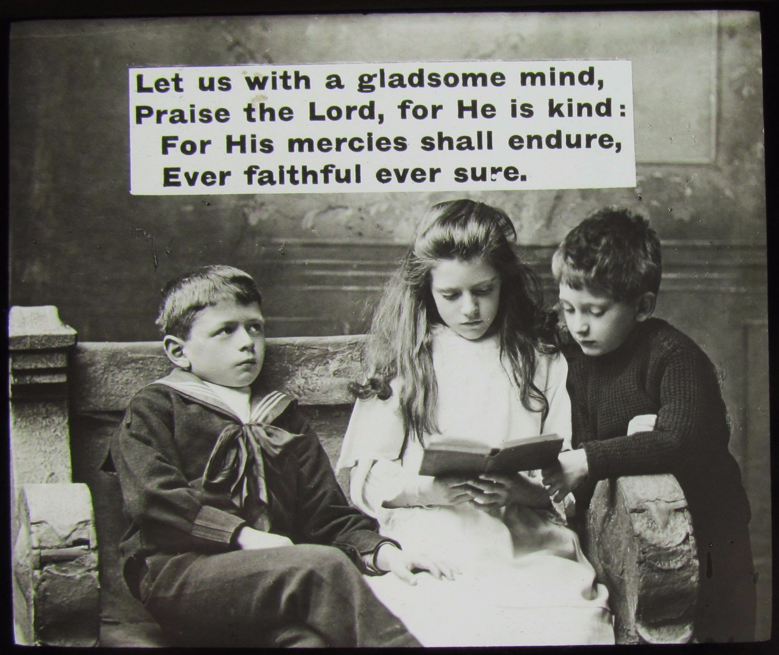 Glass Magic Lantern Slide CHILDREN READING WITH RELIGIOUS TEXT C1900 PHOTO 