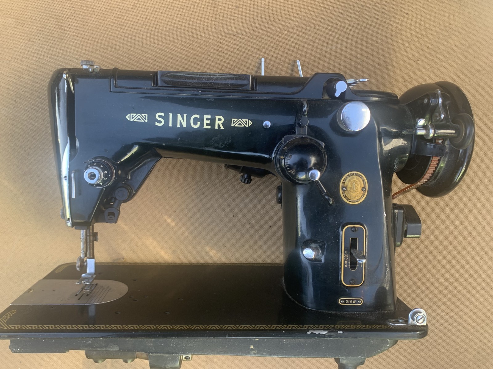 Vintage Singer 319w Sewing Machine Black 1956. Singers best