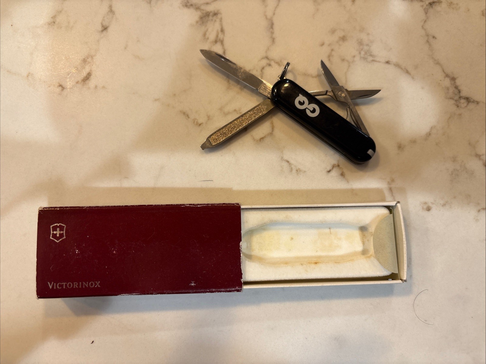 VICTORINOX BLACK 2.75” SWISS ARMY KNIFE IN BOX NIB UNUSED GQ