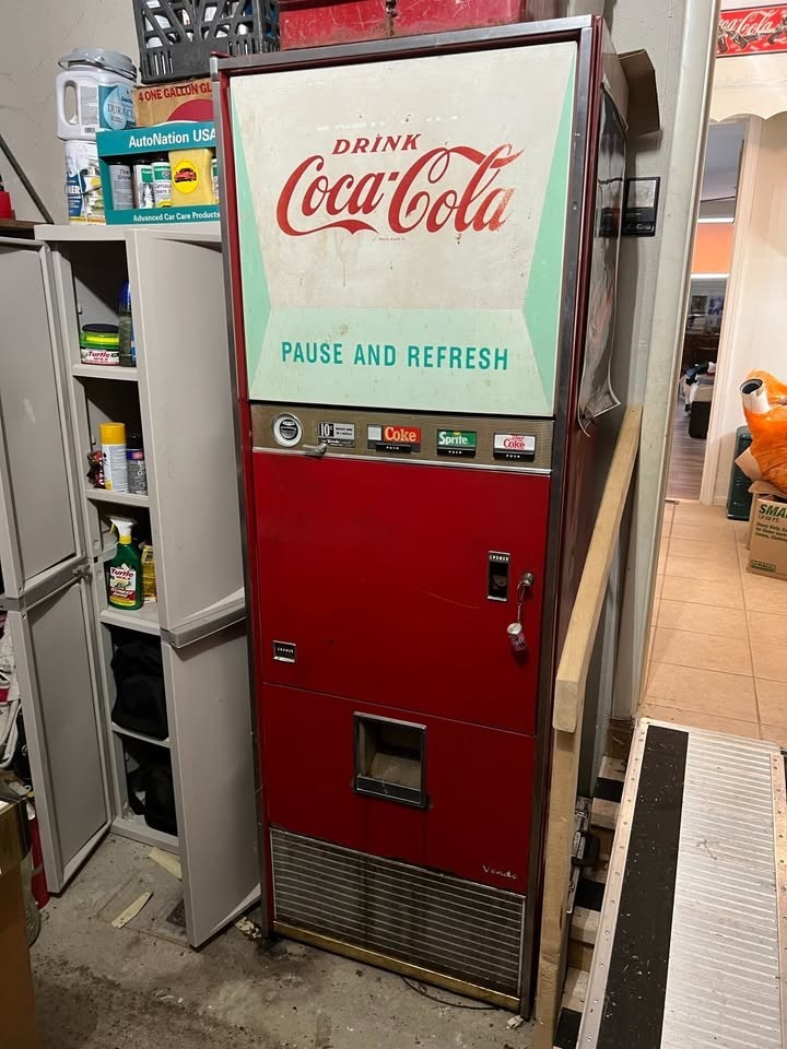 Coca-Cola Vendo VSA 144B (working) original unrestored